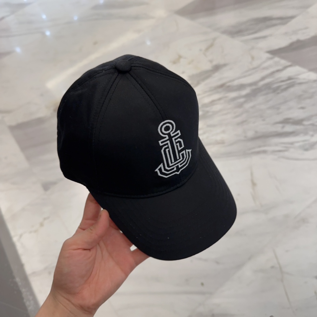 

CELIN*·赛琳ss新款凯旋门绣花棒球帽🧢帽型完全按照定做。凯旋门图案章仔区别市面版本，大小及圈圈
