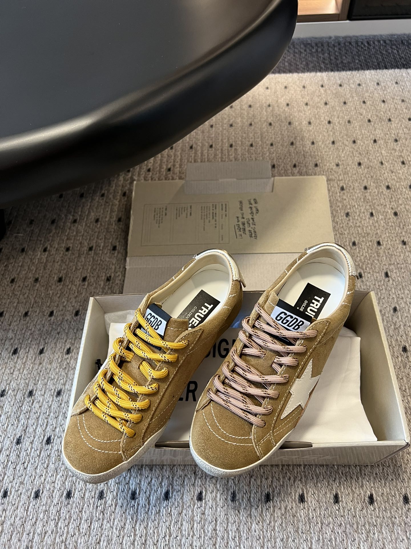 代购级
GGDB Golden Goos* 25ss 情侣款 德训鞋

ggdb经典情侣款小脏鞋 火红程