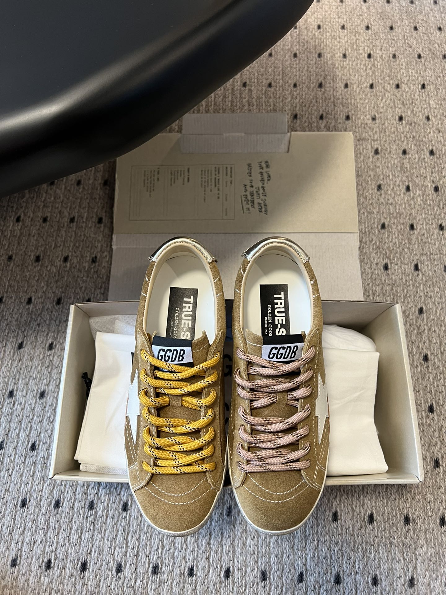 代购级
GGDB Golden Goos* 25ss 情侣款 德训鞋

ggdb经典情侣款小脏鞋 火红程