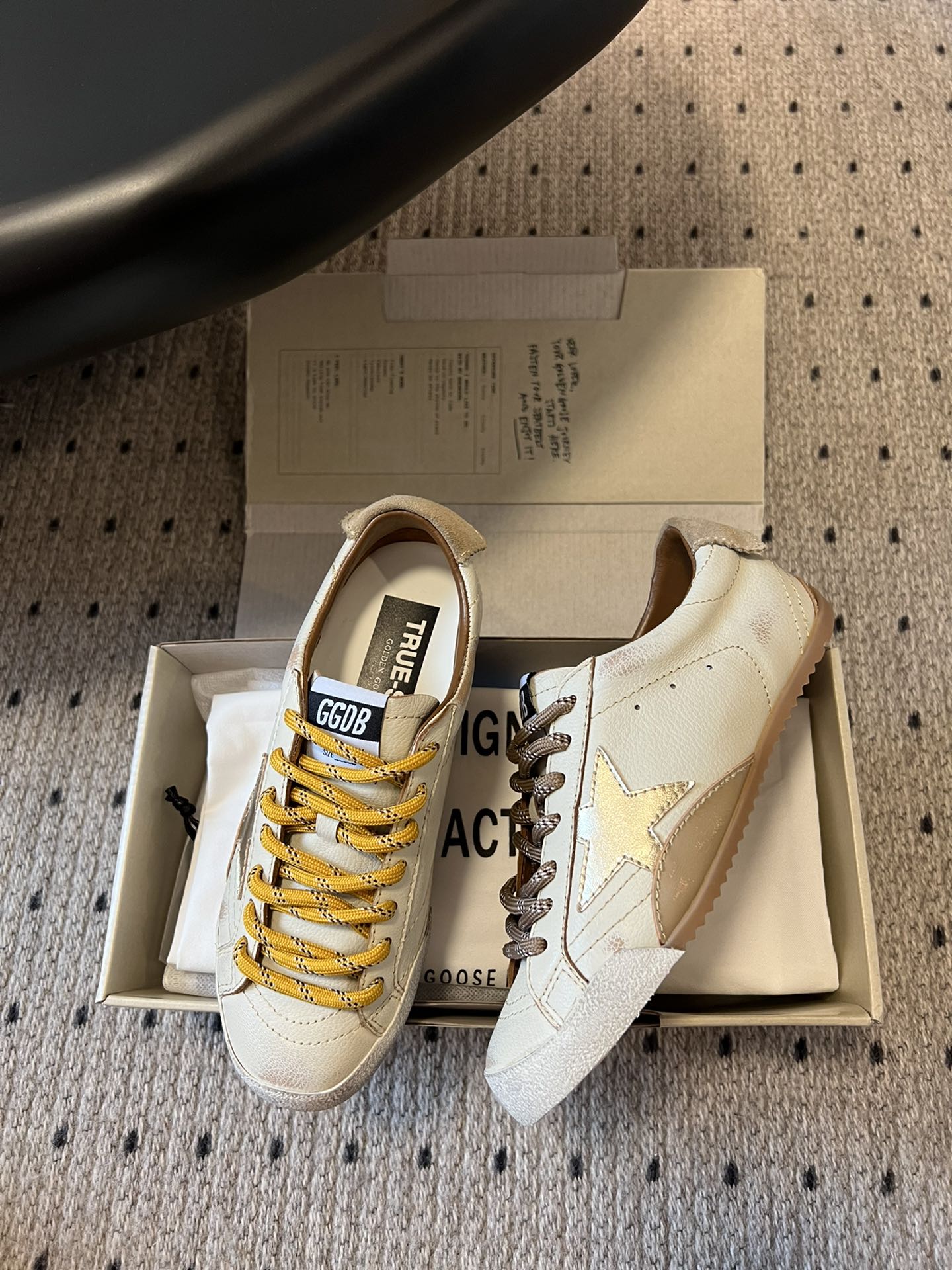 代购级
GGDB Golden Goos* 25ss 情侣款 德训鞋

ggdb经典情侣款小脏鞋 火红程