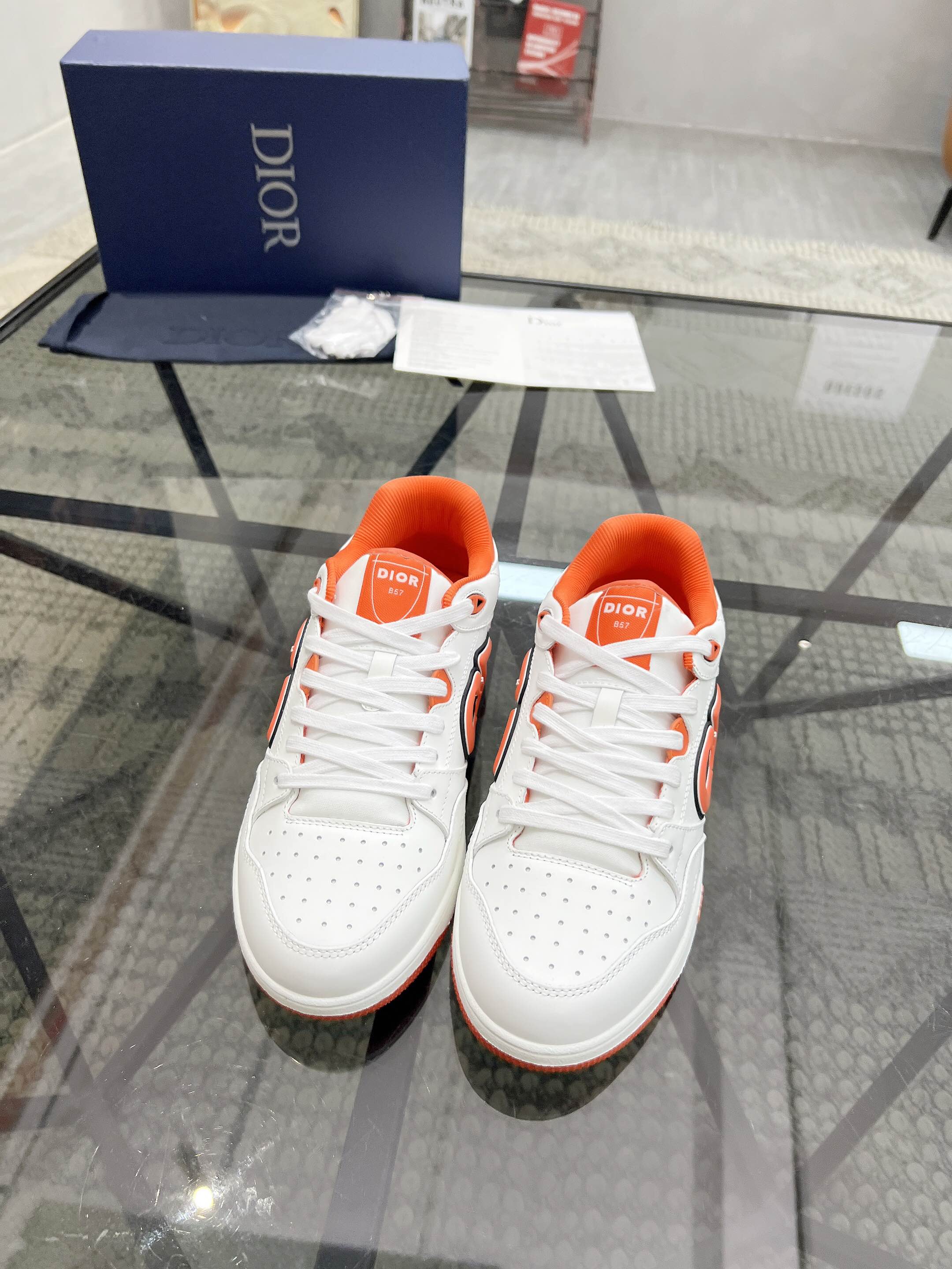 NO:223152,Brand DIOR color original color matching, code number 38-45 customized 46.47 price Material Dior B57 counter new autumn and winter joint-branded men's casual shoes!  D-home men's boots combine exquisite craftsmanship and elegant temperament, making them an ideal item for creating casual styles, printed splicing. The boots are decorated with decorative laces, durable rubber concave soles, reinforced heels and toe, and the sides are decorated with Dior AND SHAWN logo patches!  A must-have item for autumn and winter, buy fashionable essence quickly!  ,Dior casual shoes,dior,dior,dior,boots19860909品牌DIOR 颜色原版配色 码数38-45定做46.47 价格 材质迪奥B57专柜新品秋冬联名款男士休闲鞋！D家男装靴子将精湛工艺与优雅气质合二为一,是打造休闲造型的理想单品,印花拼接.靴子采用装饰性鞋带,采用耐穿的橡胶凹凸鞋底及加强型鞋跟和鞋头,侧面饰以 Dior AND SHAWN 标志补丁装饰！秋冬必备单品,时髦精快快入手吧！,Dior休闲鞋,dior,dior,dior,boots,Men's shoes