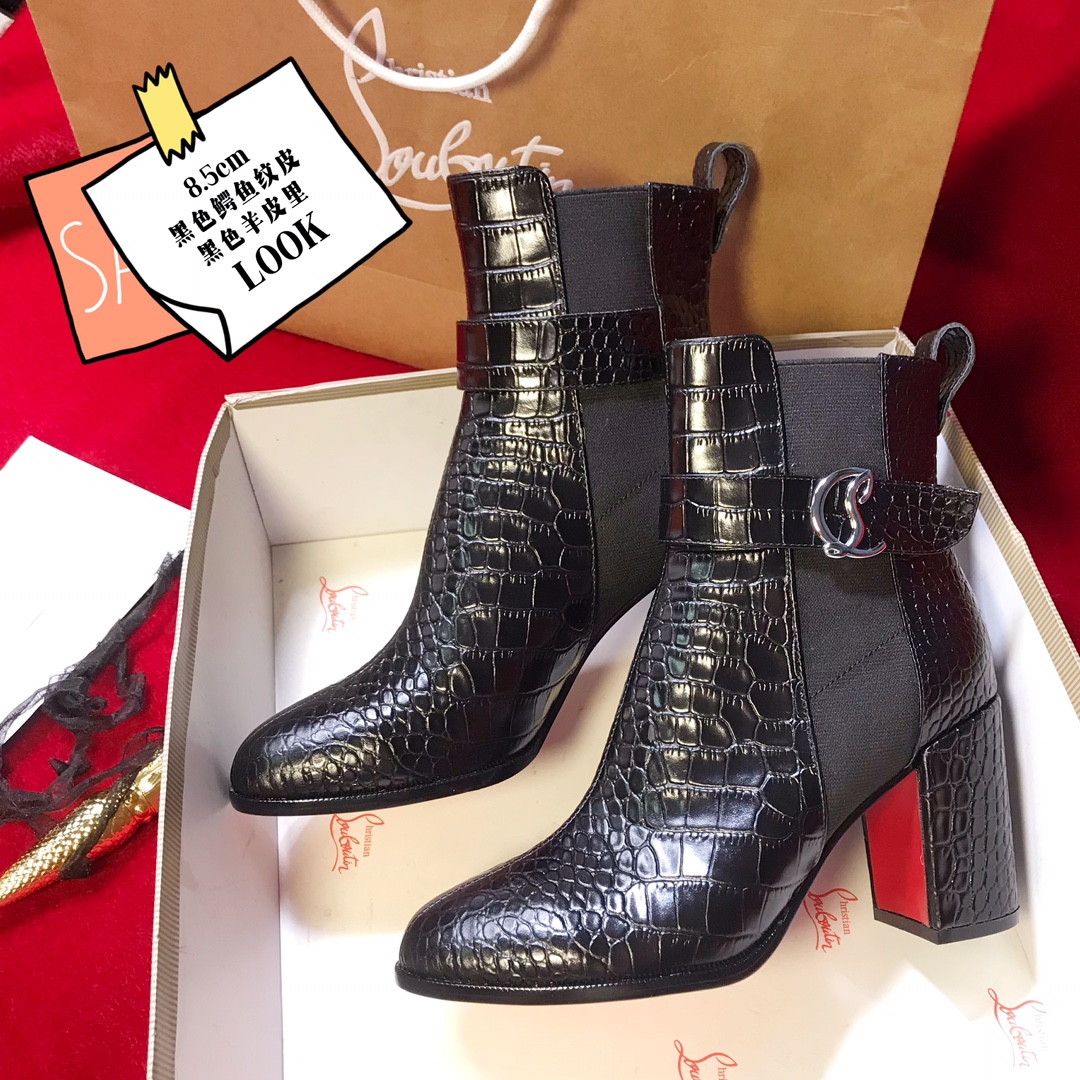 NO:100553,High-end customized autumn and winter boot series!  H8.5Cm, size 35-42. Leather extension strips, large bottom, leather heel. 319-13, private mold buckle. Black crocodile pattern leather, official website picture. Standard European code Reference: 319-13 Color: black Material: cowhide Lining: sheep leather Heel height: 8.5Cm Sole:leather sole Size: EUR 35-42 (US 4-11):,,christian louboutin,boots19860909高端订制 秋冬靴系列！ H8.5Cm,尺码35-42码.真皮延条大底,层皮跟.319－13,私模扣.黑鳄鱼纹皮,官网图. 标准欧码 Reference:319－13 Color:black Material:cowhide Lining:sheep leather Heel heigh:8.5Cm Sole:leather sole Size:EUR 35－42（US 4一11) :,,christian louboutin,boots,Women's Shoes