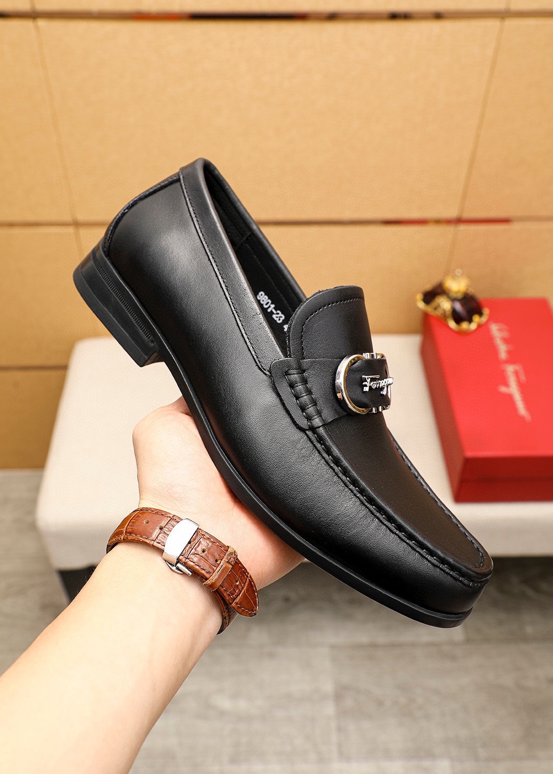 Salvatore Ferragamo Men's Leather Loafers with Buckle - Stylish and Comfortable 6 i1744425205 1219 4