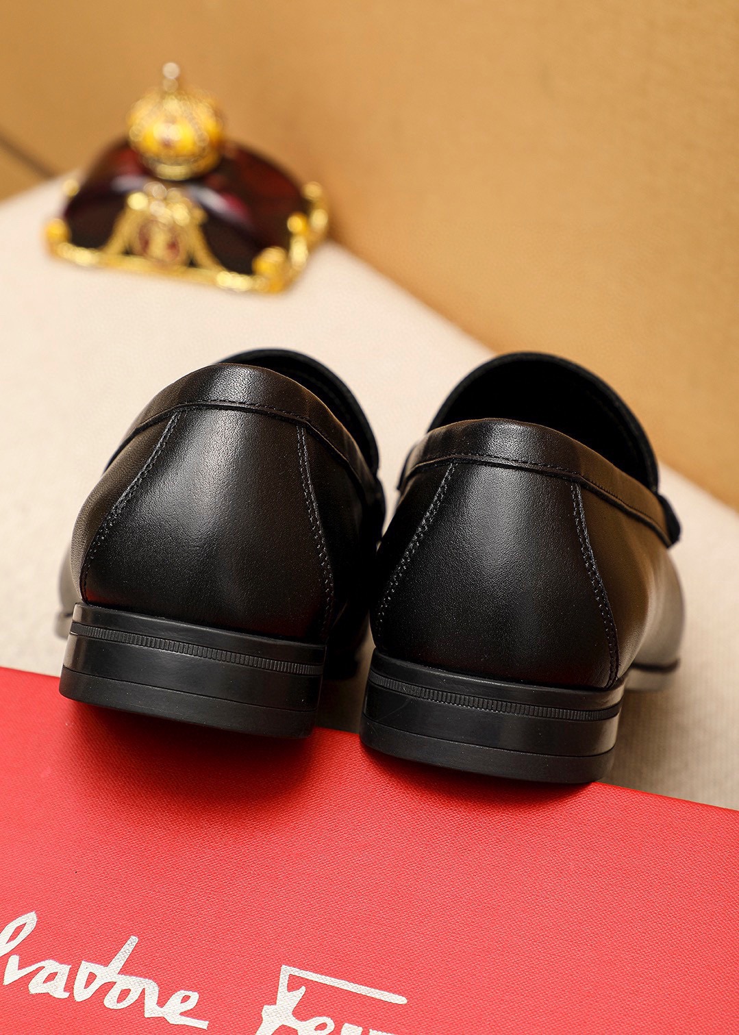 Salvatore Ferragamo Men's Leather Loafers with Buckle - Stylish and Comfortable 7 i1744425205 5533 5