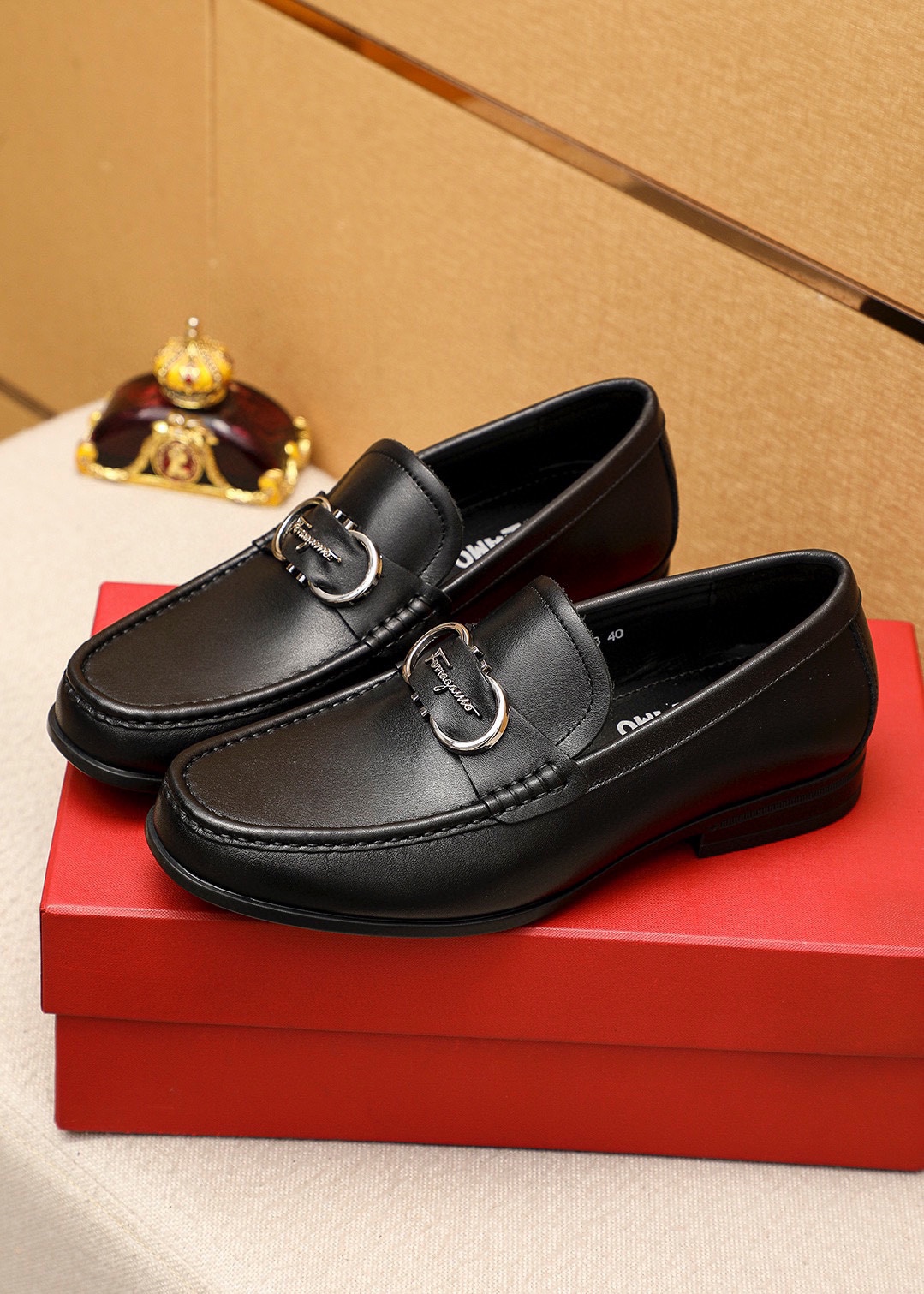 Salvatore Ferragamo Men's Leather Loafers with Buckle - Stylish and Comfortable 3 i1744425205 9332 1