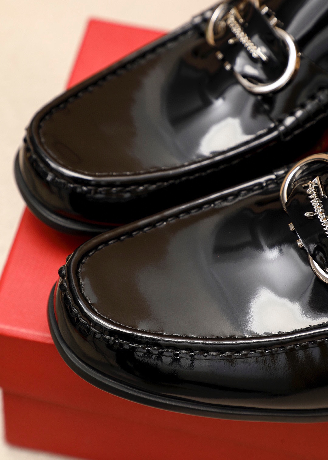 Salvatore Ferragamo Men's Leather Loafers with Iconic Buckle - Sizes 38-44 9 i1744425243 5010 7