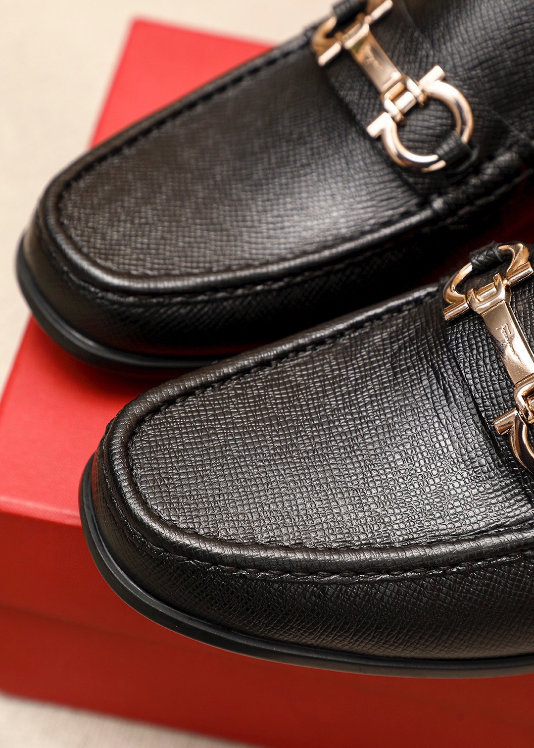 Salvatore Ferragamo Men's Leather Loafers with Metal Buckle - Classic Style 9 i1744425323 9857 7