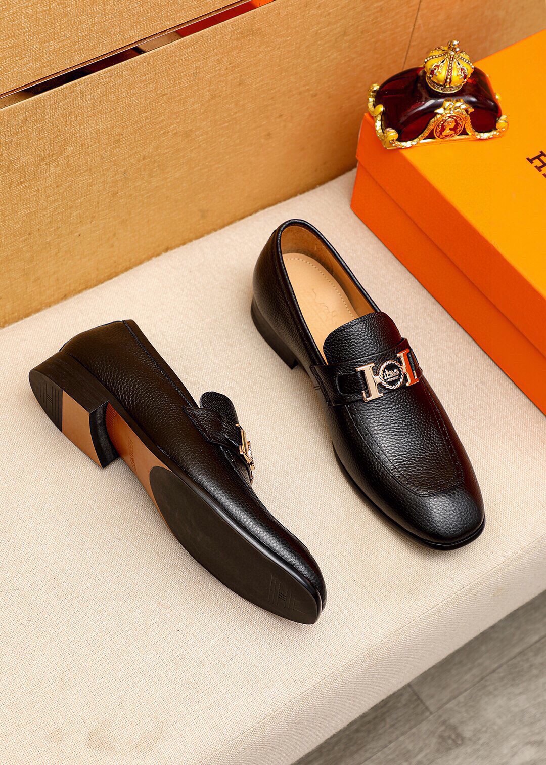 Hermès Men's Black Leather Loafers with Iconic Buckle (Sizes 38-44) 4 i1744426349 4254 2