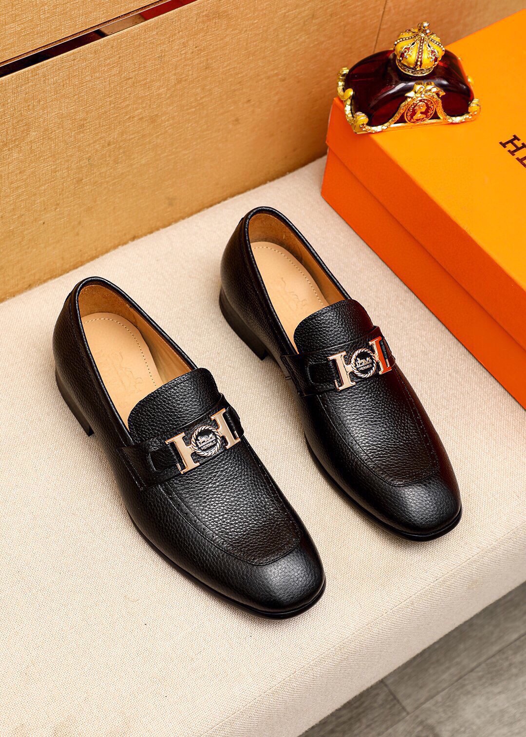 Hermès Men's Black Leather Loafers with Iconic Buckle (Sizes 38-44) 2 i1744426349 4335 0