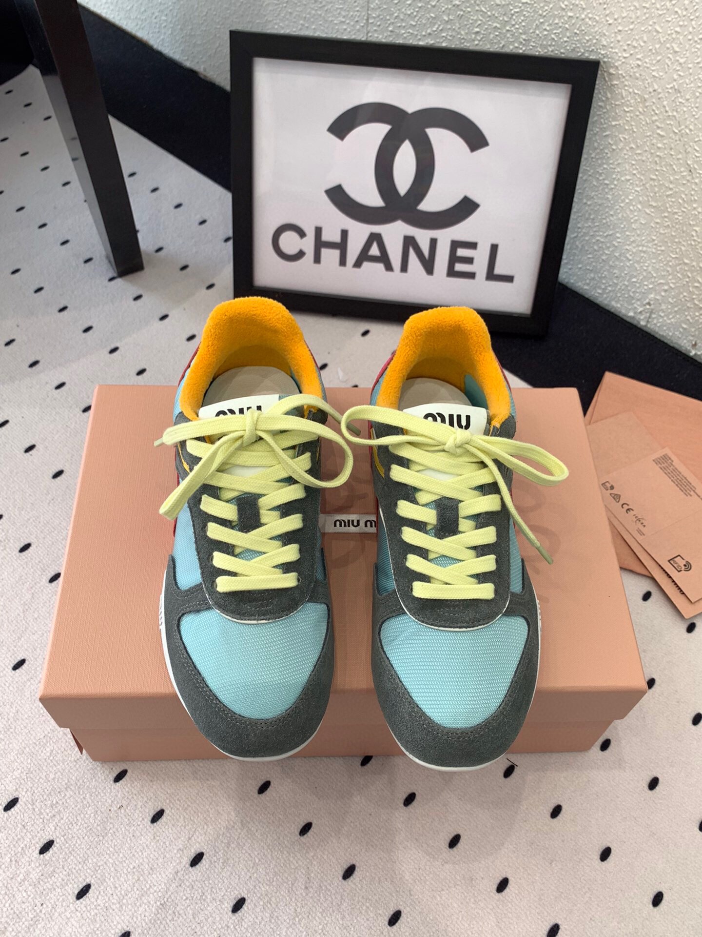 NO:247591,Men's Size 10 MiuMiu New Casual Shoes, High-version Shipping Unique Design, Fashionable and Versatile, Soft Leather Skin-friendly and Comfort Imported Frosted Leather Upper Original Open-Model Outsole Size: 35-45, Casual Shoes/Sports Shoes, Miumiu, Sneakers19860909男码10 MiuMiu新款休闲鞋 高版本出货 独特设计时尚又百搭 柔软皮质亲肤舒适 进口磨砂皮鞋面 原版开模大底 Size: 35-45,休闲鞋/运动鞋,miumiu,sneakers,Women's Shoes