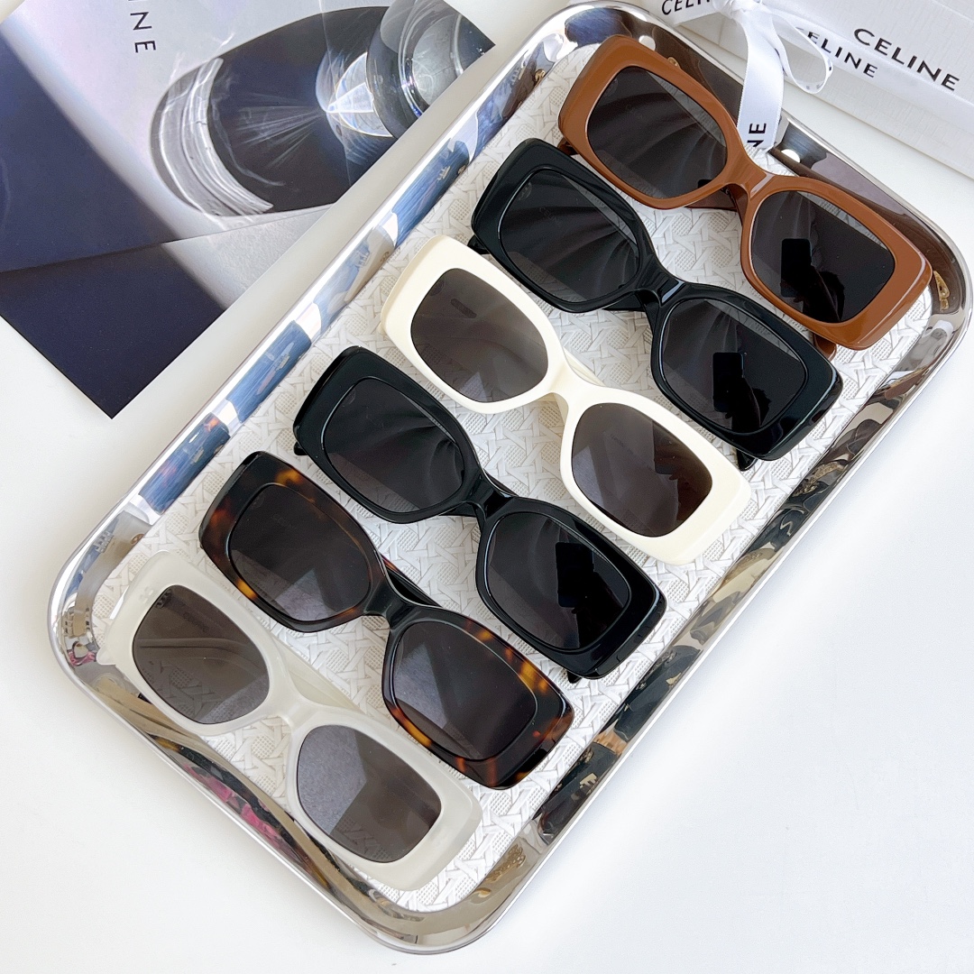 CELINE 满钻凯旋门款
MOD：CL40288 
SIZE：53口17-145
🔝🔝