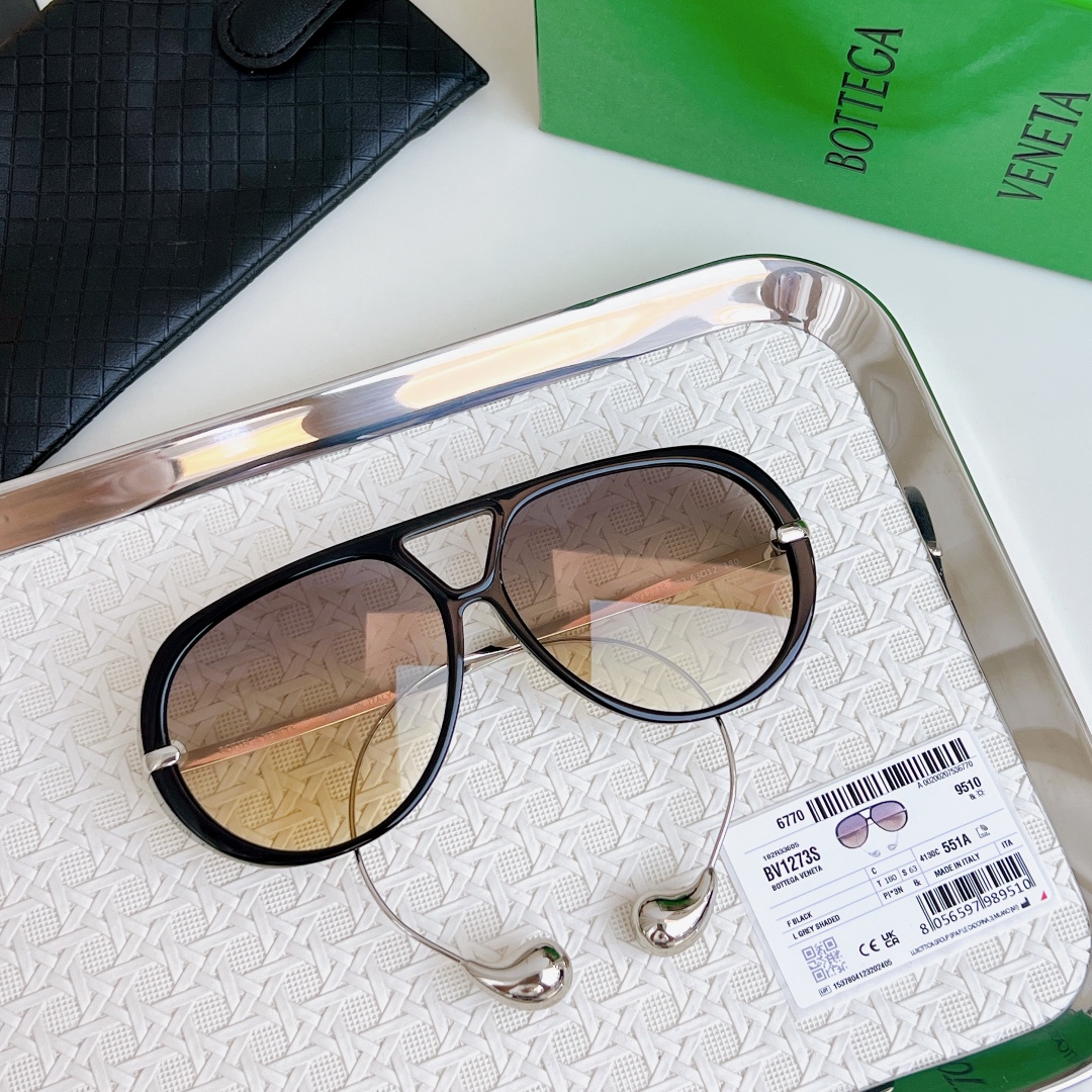  钢珠份量杠杠
实物质感满分💯
对版zP 
BOTTEGA VENETA 
Mod：BV1273S
Si