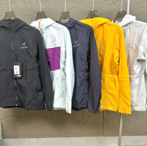 Arc'teryx Squamish Hoody: Lightweight, Breathable Windbreaker for Men and Women 1 Arc’teryx Squamish Hoody: Lightweight, Breathable Windbreaker for Men and Women