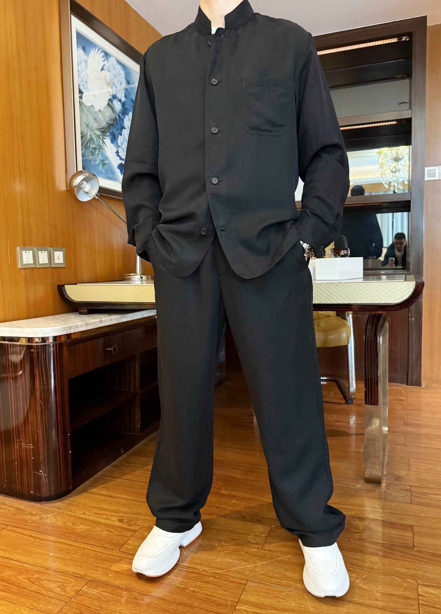 NO:137890,Lp-2025 counter latest hit set, hot-selling items in European and American counters!  Selected Italian custom recycled fiber fabrics with the latest design, three-dimensional tailoring is crisp and stylish, and custom button embellishment makes you look elegant. You are definitely worthy of it. Number of codes 48-56 (model 173/130 wears 48, with Hong Kong Lane Crawford gift box packaging), loro piano, alexander wang19860909Lp-2025专柜最新爆款套装,欧美专柜热销单品！精选意大利定制再生纤维面料搭配最新的设计,立体剪裁挺括有型 ,定制纽扣点缀更显雅致 您绝对值得拥有.码数48-56（模特173/130穿48、配香港连卡佛礼盒包装),,loro piana,alexander wang,Men's clothing