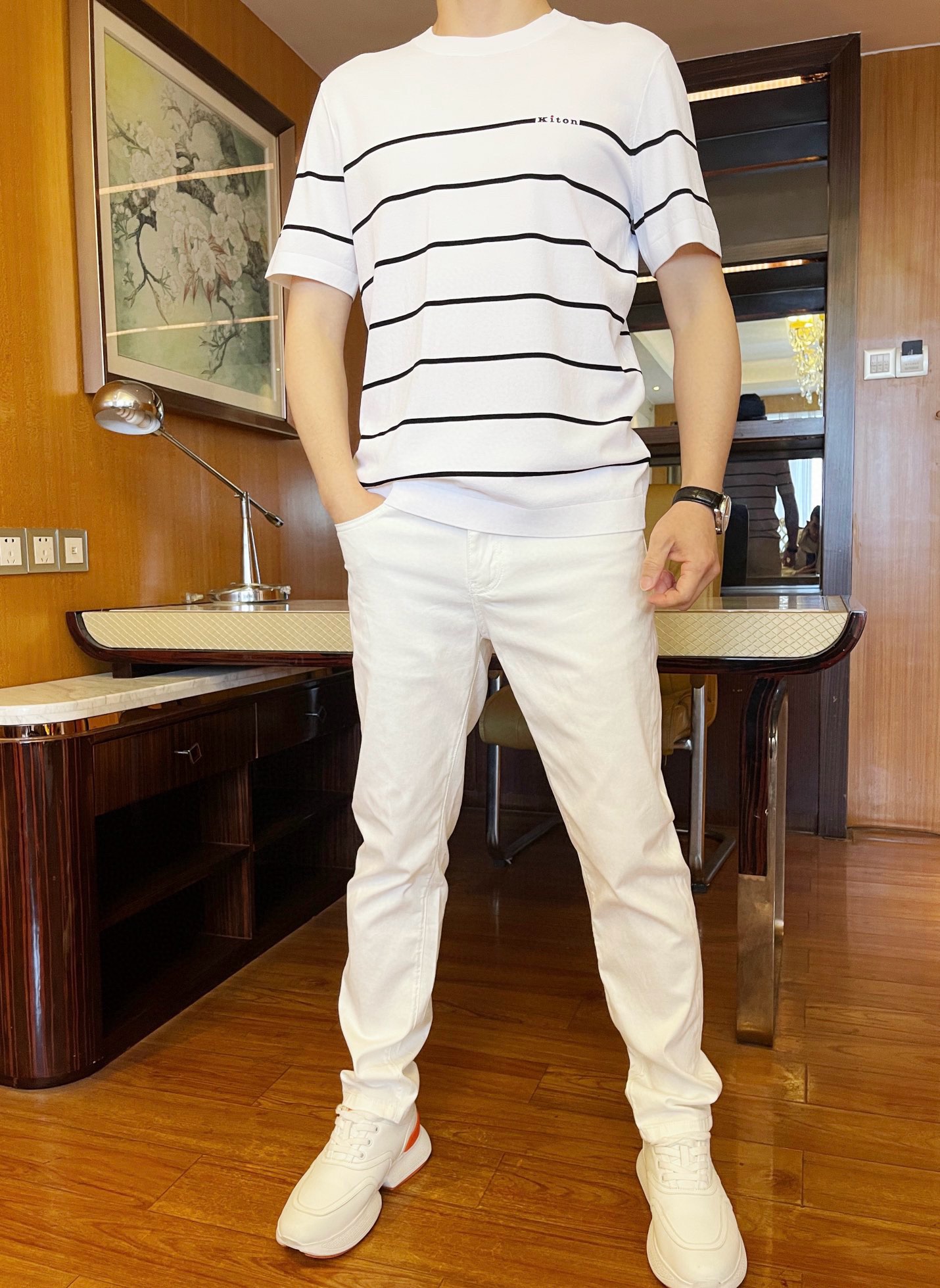 NO:137873,Balenciaga - the latest jeans for 2025 counters are shipped, and European and American counters are released simultaneously. Selected custom tannins imported from Italy and matched with the latest straight slim design. The rear pocket brand logo and the latest leather logo show the charm. You are definitely worthy of it. The number of codes is 29-38 (model 173/130 wears 31, with Hong Kong Lane Crawford gift box packaging), ,balenciaga, jeans, alexander wang19860909巴黎世家-2025专柜最新款牛仔裤出货 欧美专柜同步发售.精选意大利进口定制丹宁面料搭配最新的直筒修身设计,后口袋品牌标志和最新皮标相当彰显韵味 您绝对值得拥有.码数29-38（模特173/130穿31,配香港连卡佛礼盒包装）,,balenciaga,jeans,alexander wang,Men's clothing