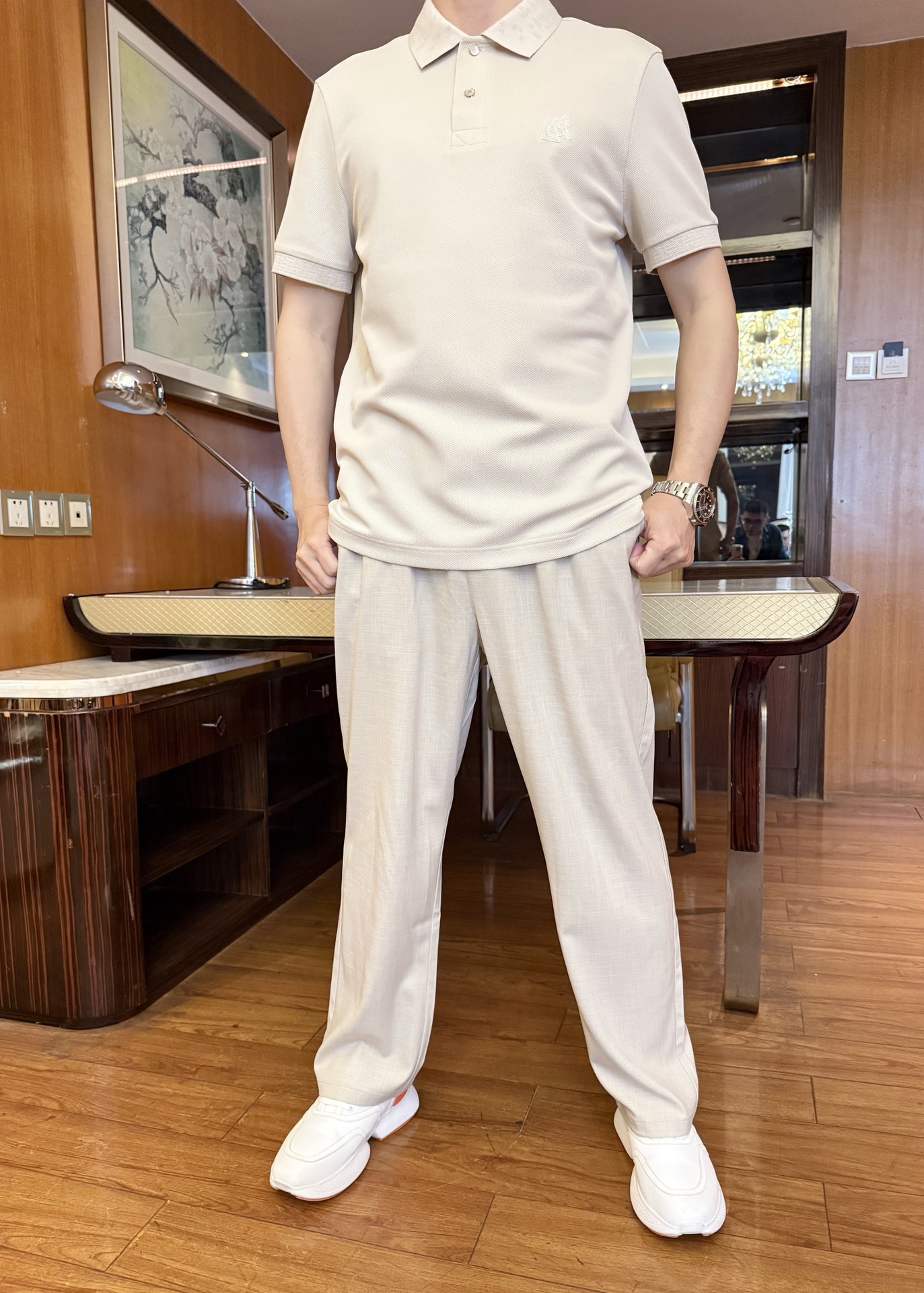 NO:137889,Hermes - the latest hot-selling Polo in 2025 counters, and hot-selling items in European and American counters!  Selected Italian imported mercerized cotton fabrics with the latest design, exquisite embroidery on the chest shows elegance, and the upper body effect needs no more. Size: 48-56 (model 173/130 wears 48 sizes, with Hong Kong Lane Crawford gift box packaging), hermes, alexander wang19860909爱马仕-2025专柜最新爆款Polo出货 欧美专柜热销单品！精选意大利进口丝光棉面料搭配最新的设计,胸前的精致刺绣彰显雅致 上身效果不用多说.尺码:48-56（模特173/130穿48码,配香港连卡佛礼盒包装）,,hermes,alexander wang,Men's clothing