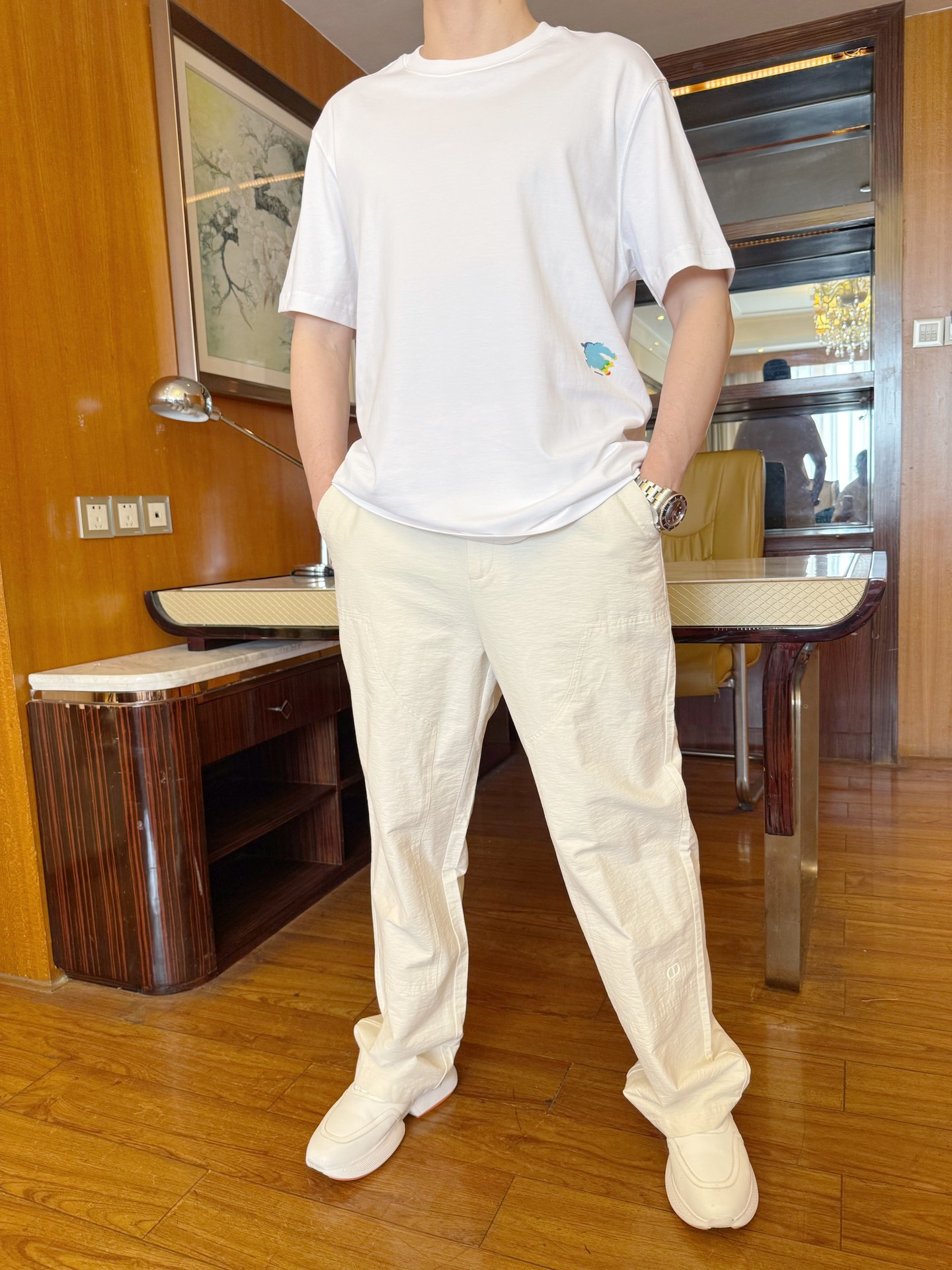 NO:137901,Burberry-2025 latest round neck T-shirt shipment, hot-selling items in European and American counters!  Selected Italian imported silk cotton, matched with the latest design, the Pegasus logo at the waist shows fashion, the base and outerwear look very good. The number of codes is 48-56 (model 173/130 wears 48, with Hong Kong Lane Crawford gift box packaging), tees, t-shirt, alexander wang19860909博柏利-2025最新圆领T恤出货 欧美专柜热销单品！精选意大利进口天丝棉,搭配最新的设计,腰间的飞马标志彰显时尚 打底和外穿都相当好看.码数48-56（模特173/130穿48,配香港连卡佛礼盒包装）,,tees，t-shirt,alexander wang,Men's clothing