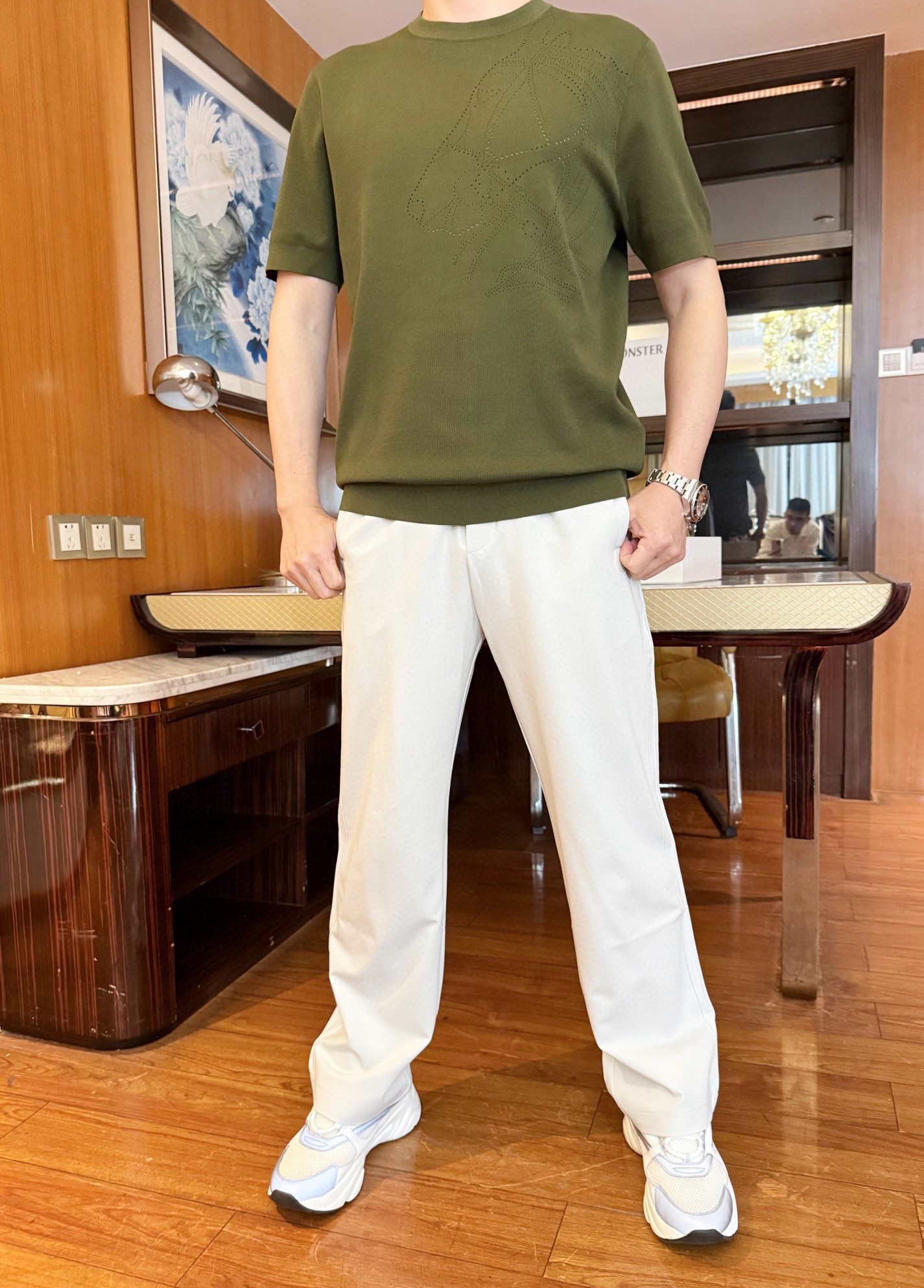 NO:137894,Hermes - the latest hot T-shirt shipment in 2025 counters, hot-selling items in Paris counters!  Selected Italian top-quality Tencel knitted fabrics with the brand's latest design, the brand English and the lifelike sweat-blood BMW are just right, the upper body effect can be seen. The number of codes is 48-56 (model 173/130 wears 48, with Hong Kong Lane Crawford gift box packaging), hermes,tees, t-shirt, alexander wang19860909爱马仕--2025专柜最新爆款T恤出货 巴黎专柜热销单品！精选意大利上等天丝针织面料搭配品牌最新的设计,品牌英文和栩栩如生的汗血宝马大融合恰到好处 上身效果看得见.码数48-56（模特173/130穿48,配香港连卡佛礼盒包装）,,hermes,tees，t-shirt,alexander wang,Men's clothing