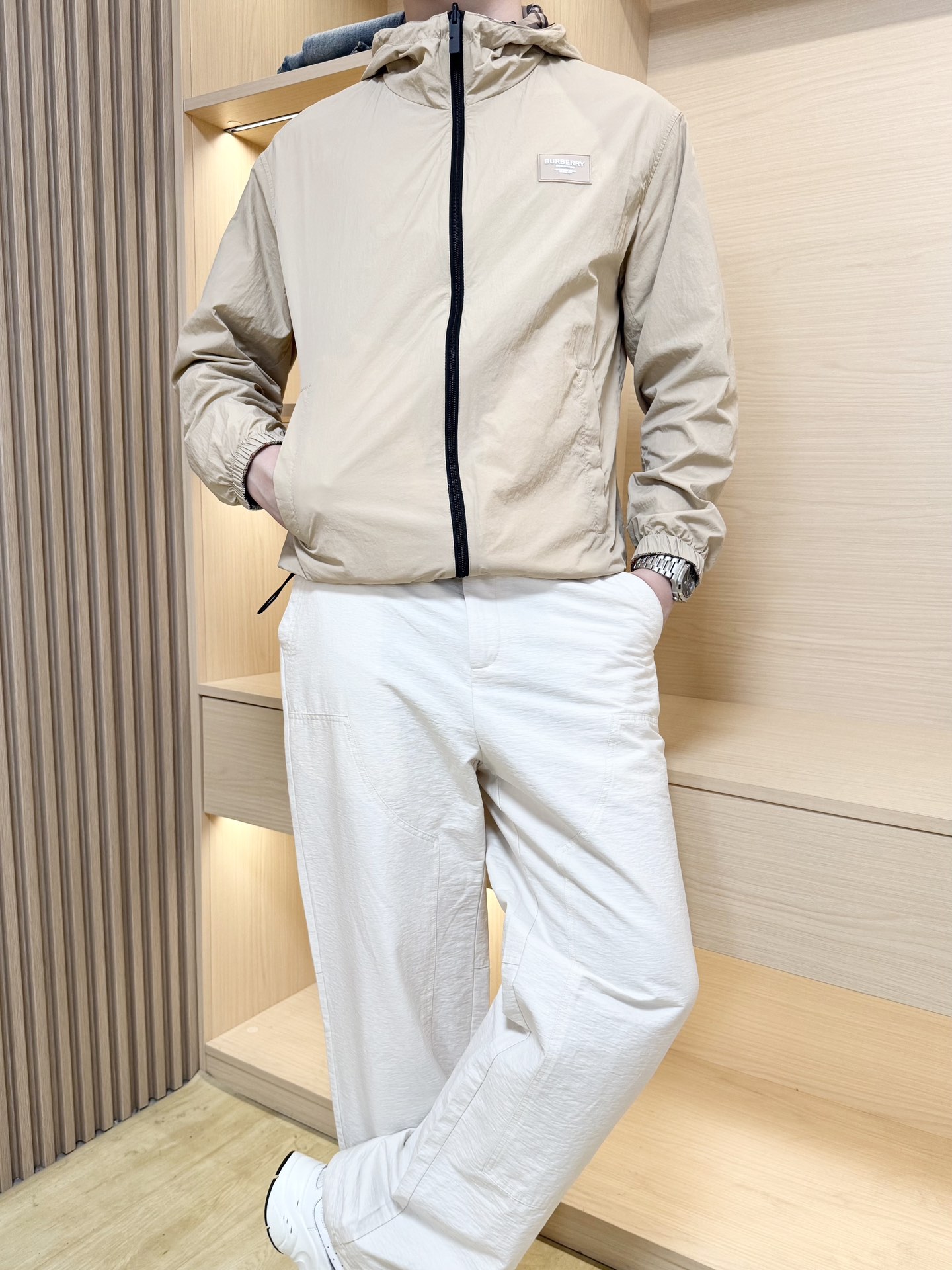 NO:137910,Burberry-2025 counter latest hot double-sided jackets are shipped, and European and American counters are popular!  Selected Italian imported polyester fabrics with the latest designs, one side of exquisite color-blocking brand printing logo and the other side of contrasting color plaids show British style, business and casual boutique. Size M-3XL (with Hong Kong Lane Crawford Gift Box Packaging),, jackets & coats, alexander wang19860909博柏利-2025专柜最新爆款双面外套出货 欧美专柜热销单品！精选意大利进口聚酯纤维面料搭配最新的设计,一面精致拼色品牌印花标志和一面撞色格纹相当彰显英伦风尚 商务休闲精品.尺码M-3XL（配香港连卡佛礼盒包装）,,jackets & coats,alexander wang,Men's clothing