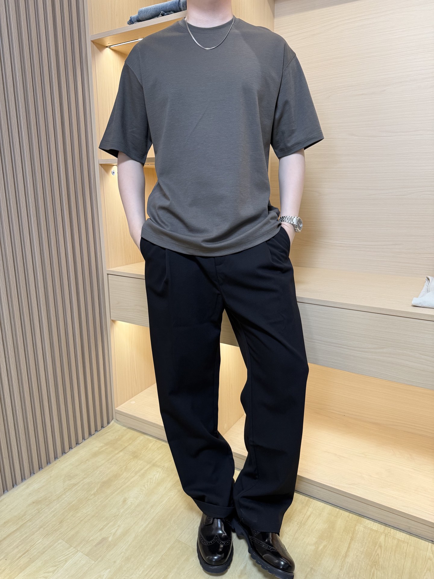 NO:137900,Armani-2025 latest round neck T-shirt shipment, hot-selling items in European and American counters!  Selected imported Italian silk cotton, paired with the most simple and atmospheric design, highlighting fashion. The base and outerwear look very good. The number of codes is 48-56 (with Hong Kong Lane Crawford gift box packaging), Armani,tees, t-shirt, alexander wang19860909阿玛尼-2025最新圆领T恤出货 欧美专柜热销单品！精选意大利进口天丝棉,搭配最简约大气的设计,彰显时尚 打底和外穿都相当好看.码数48-56（配香港连卡佛礼盒包装）,,armani,tees，t-shirt,alexander wang,Men's clothing