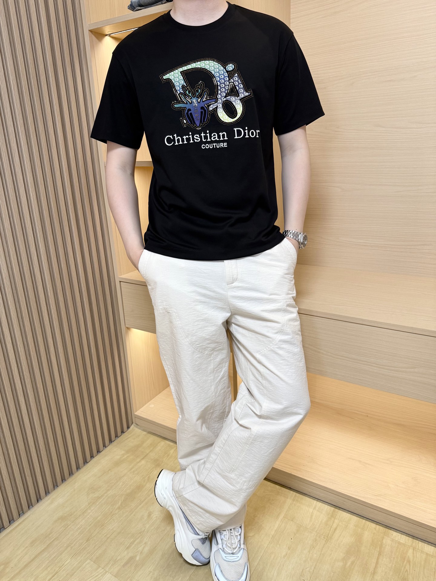 NO:137895,Dior-2025 latest round neck T-shirt shipment, hot-selling items in European and American counters!  Selected high-density fine cotton fabric imported from Italy, the brand of chest is matched with the latest design, showing fashion, the base and outerwear are quite good looking. The number of codes is 48-56 (with Hong Kong Lane Crawford gift box packaging), dior,tees, t-shirt, alexander wang19860909迪奥-2025最新圆领T恤出货 欧美专柜热销单品！精选意大利进口高密精棉面料,胸口的品牌英文搭配最新的设计,彰显时尚 打底和外穿都相当好看.码数48-56（配香港连卡佛礼盒包装）,,dior,tees，t-shirt,alexander wang,Men's clothing