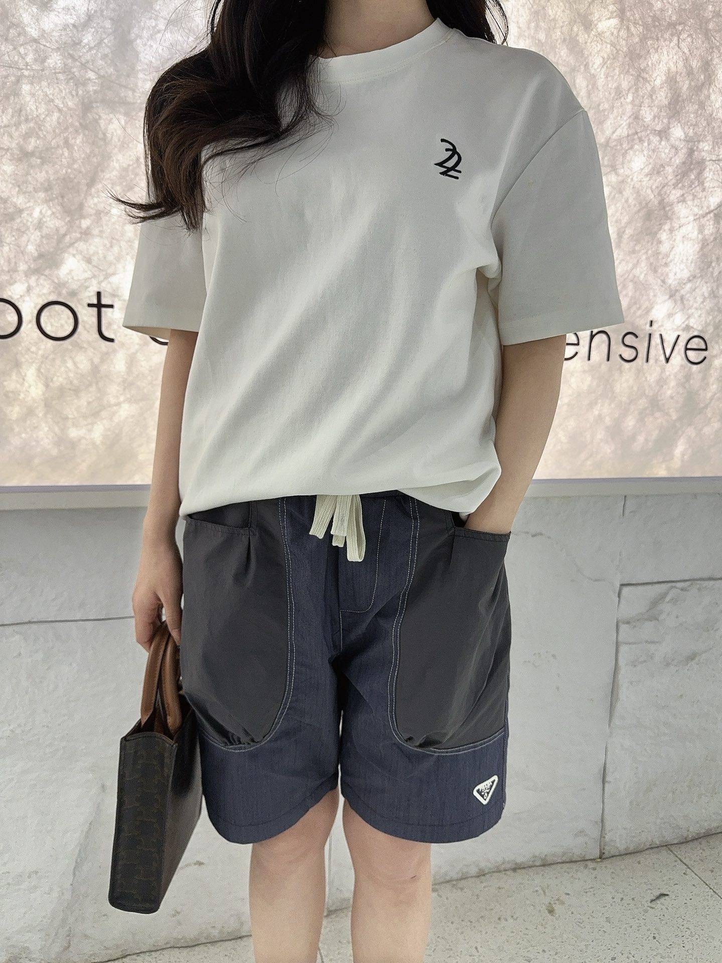 PRADA/普拉达 工装口袋徽标短裤 上身效果#