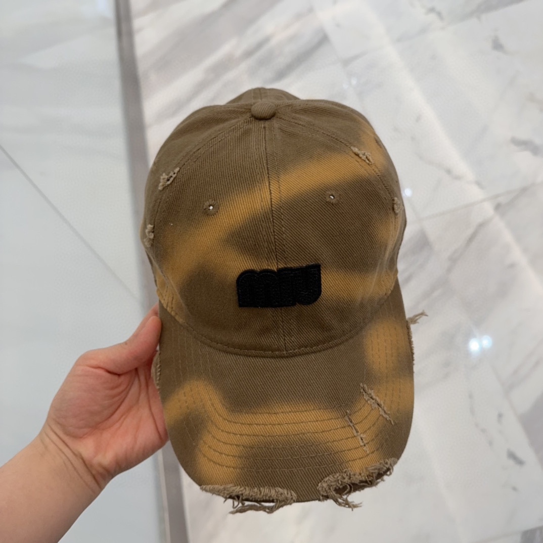 NO:352306,Miu Miu new baseball cap, a whole premium one!  This summer's hot fabric, light and comfortable, high-quality hat, straw hat, fisherman's hat, baseball hat, hat, miumiu, espadrilles, hatsMiu Miu新款 棒球帽, 一整个高级住了！今年夏季的爆款面料,轻盈舒适 高品质帽子草帽渔夫帽棒球帽,帽子,miumiu,espadrilles,hats,hat