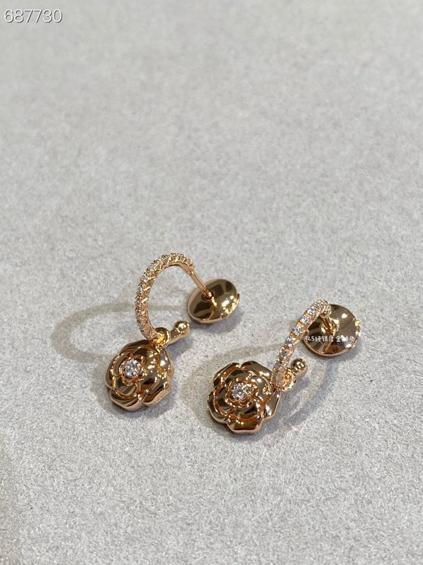 Chanel 香奶奶玫瑰金山茶花耳环～camelia系列18k金奢华珠宝 香家的山茶花不只是一朵花
