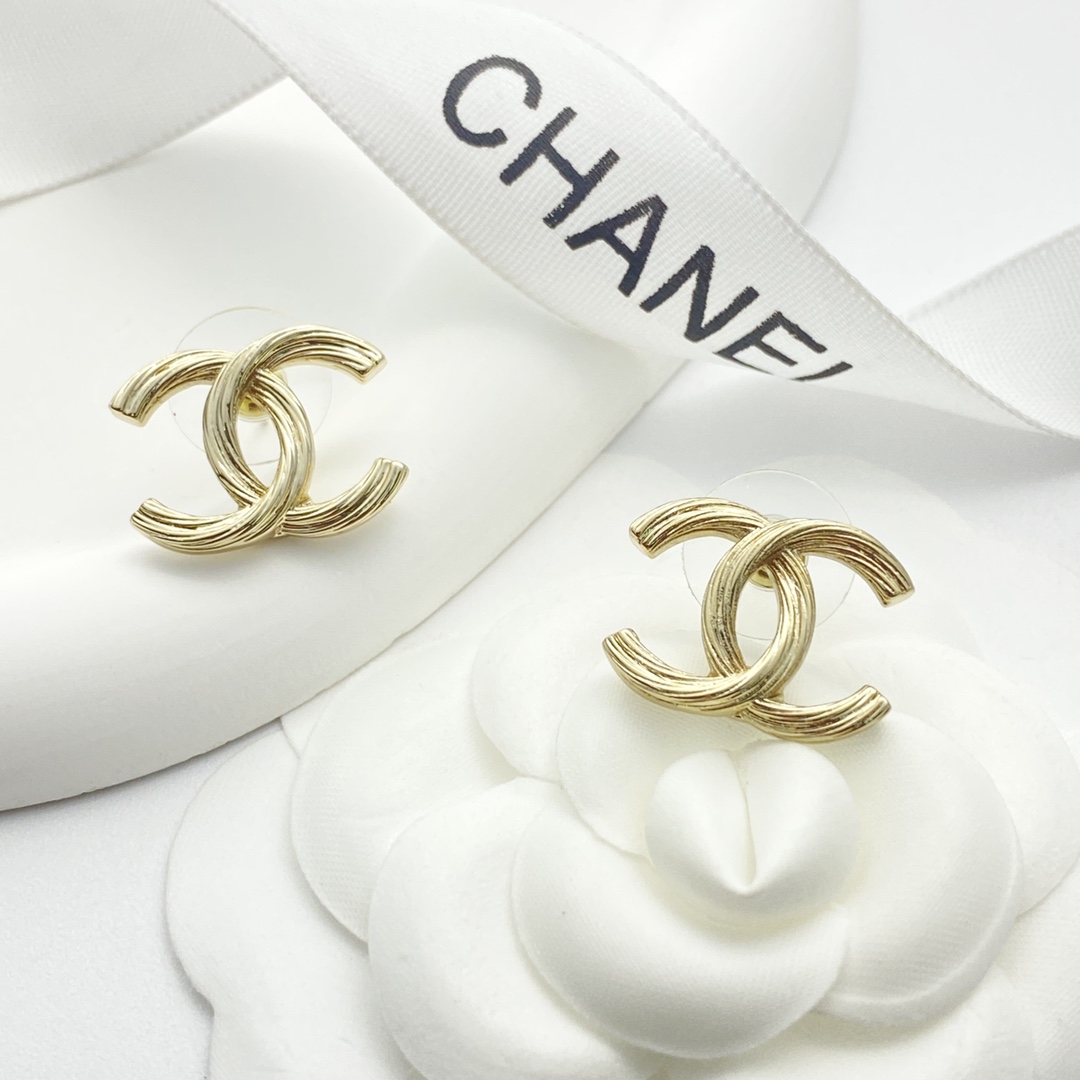 Chanel 香奈儿耳钉 款 爆上新， 同步