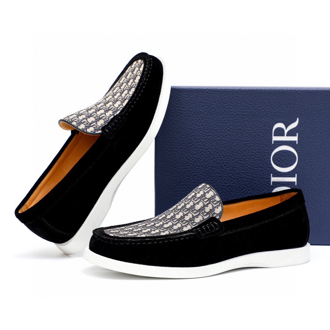 Dior Men's Leather Loafers With Signature Oblique Pattern, Black and Beige 4 i1744520231 1580 2