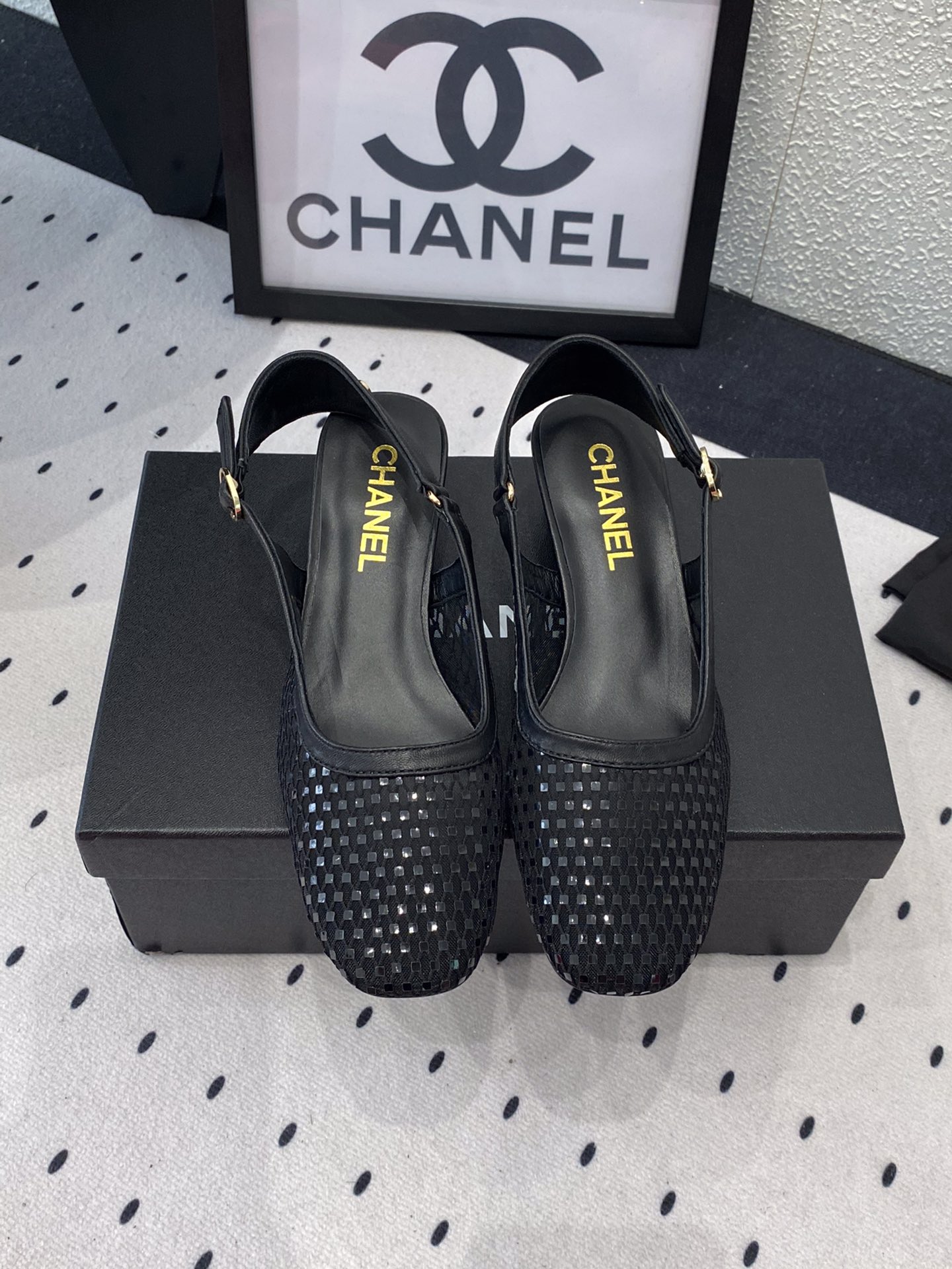 NO:252379,Chanel new sandal shoes, high-version shipment, popular pictures on major social platforms, texture is very soft and comfortable on the feet, imported sheepskin upper, sheepskin footbed, Italian genuine leather soles Size35-39 (40 41 custom made), sandals, chanel, sandals, sheepskin, Leather soles19860909Chanel新款凉鞋鞋 高版本出货 各大社交平台热门晒图质感上脚是非常柔软舒服的 进口羊皮网鞋面 羊皮垫脚 意大利真皮大底 Size35-39（40 41定做）,凉鞋,chanel,sandals,sheepskin,Leather soles,Women's Shoes