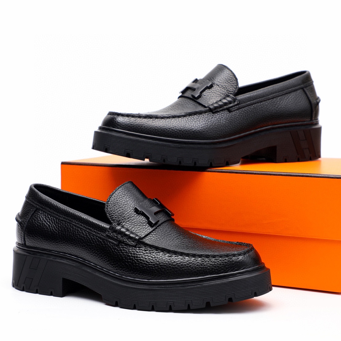 Hermes Men's Black Leather Mocassin Loafers with Gold Buckle Detail - Size 39-44 1 Hermes Men's Black Leather Mocassin Loafers with Gold Buckle Detail - Size 39-44