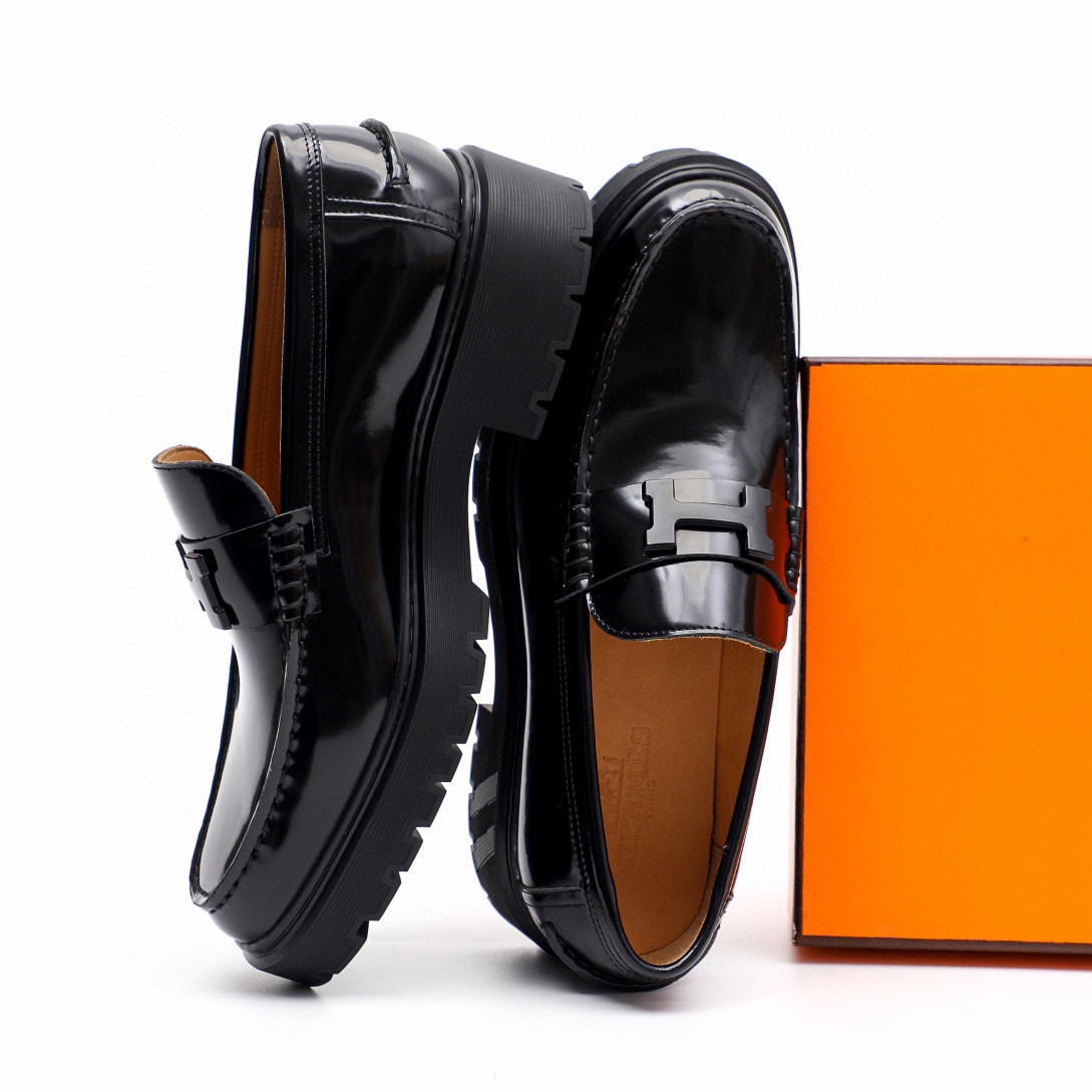 Hermès Men's Black Leather Mocassin Loafers with Golden Buckle Detail 8 i1744521367 136 6