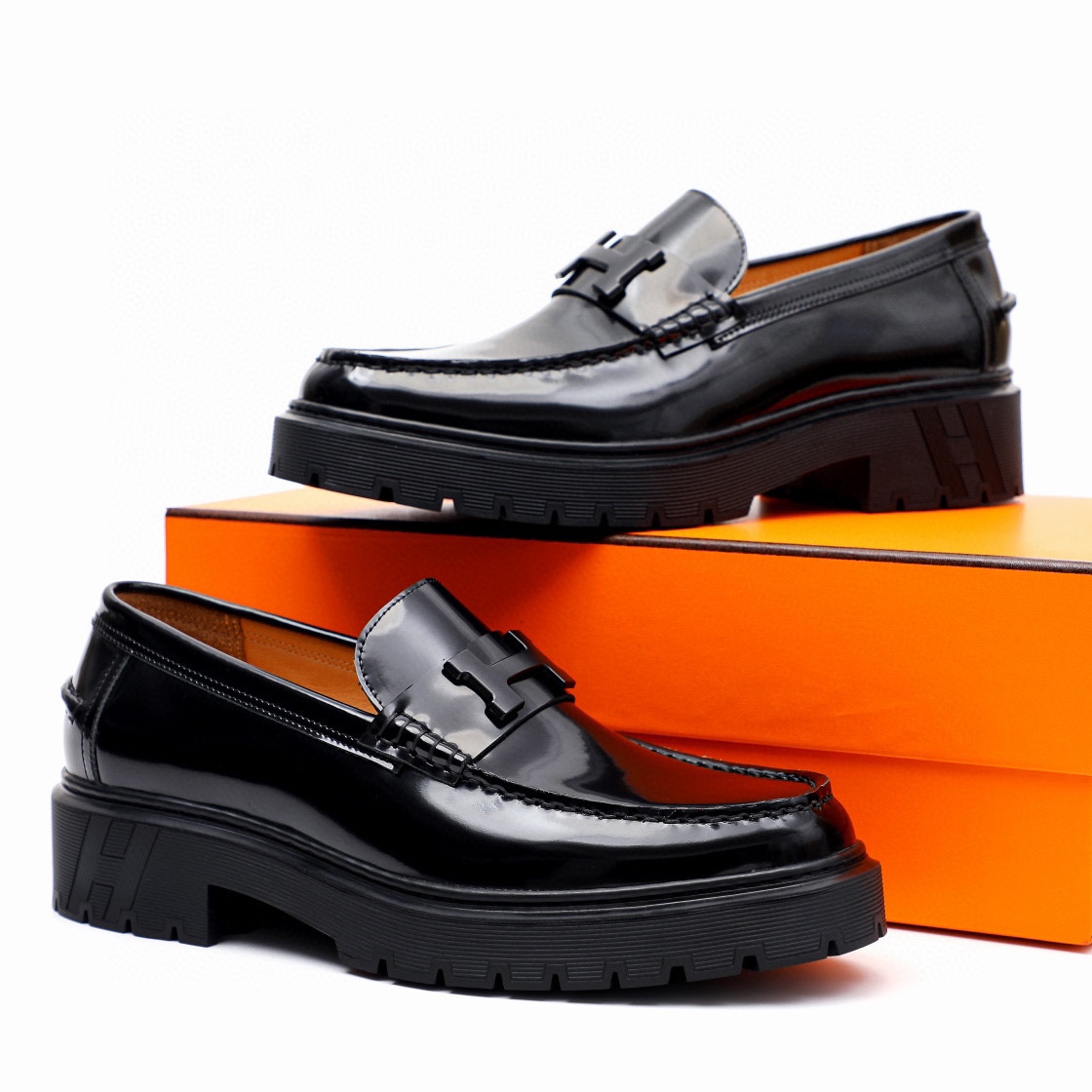 Hermès Men's Black Leather Mocassin Loafers with Golden Buckle Detail 2 i1744521367 2607 0
