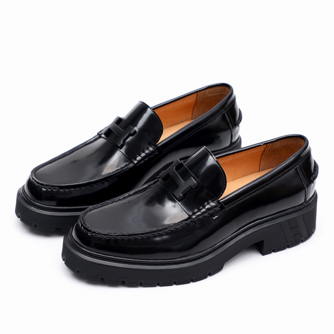 Hermès Men's Black Leather Mocassin Loafers with Golden Buckle Detail 5 i1744521367 3922 3