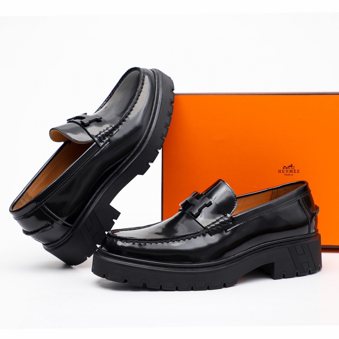 Hermès Men's Black Leather Mocassin Loafers with Golden Buckle Detail 4 i1744521367 4762 2