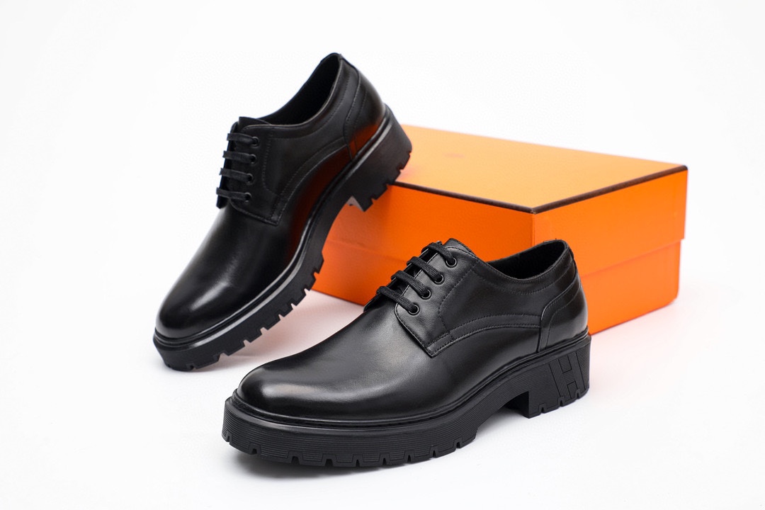 Hermès Men's Black Leather Mocassin Shoes with Golden Gancio Detail 3 i1744521539 2088 1