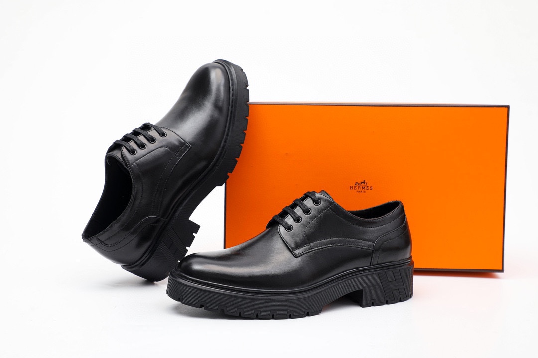 Hermès Men's Black Leather Mocassin Shoes with Golden Gancio Detail 4 i1744521539 4468 2