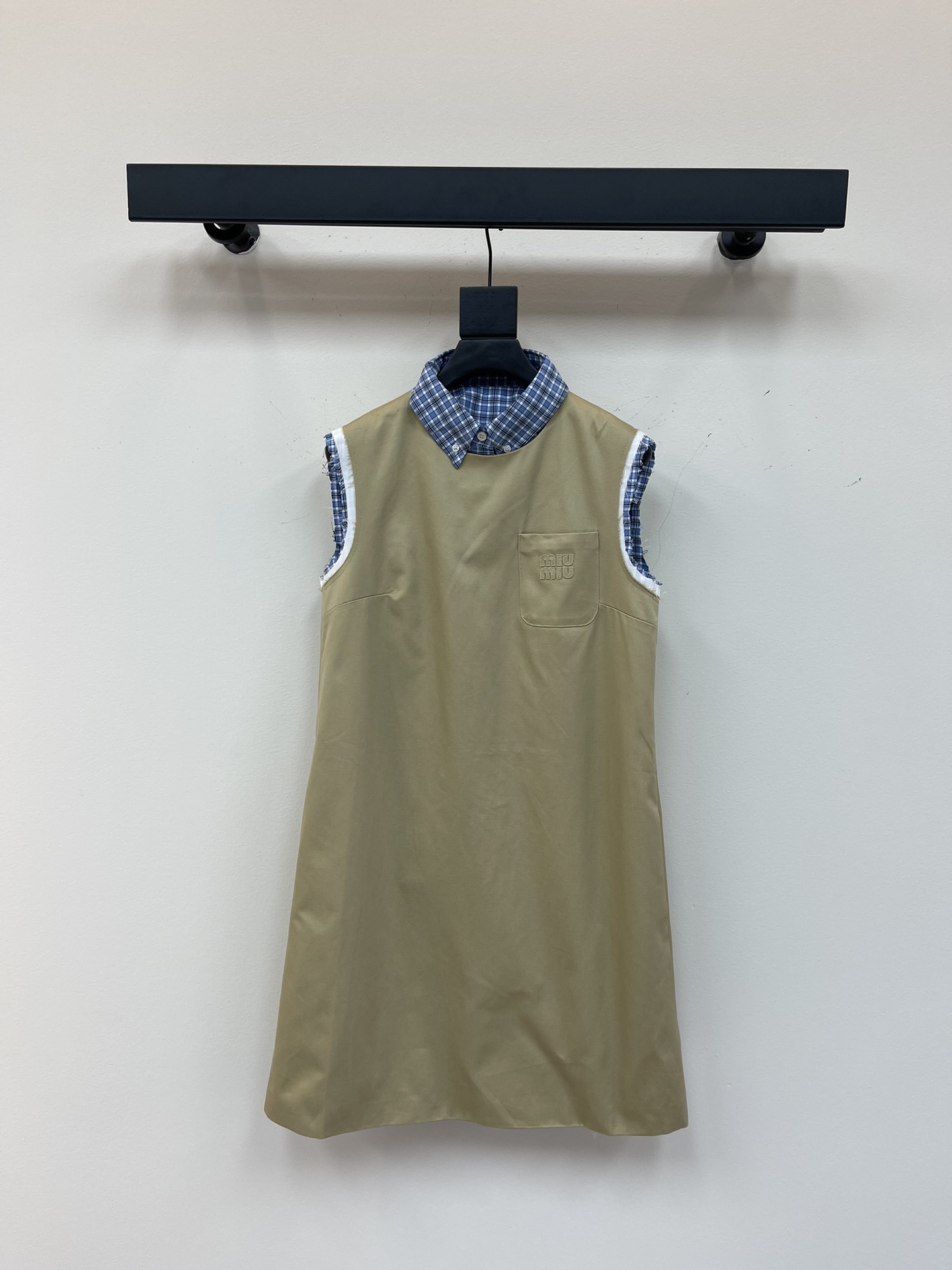 NO:331328,Miumi*25 spring and summer new khaki series fake two-piece contrasting plaid lace sleeveless dress. Small loose straight-tube style, not picky about body shape, reduce age. The same series that can be sweet and salty, can be sweet and cool when wearing it, it is a sweet and cool girl when going out. SML, miumiu, skirts, alexander wang19860909Miumi*25春夏新款卡其色系列假两件撞色格子毛边无袖连衣裙.小宽松直筒版型,不挑身材,炸街减龄.可甜可盐的同系列搭配,穿出门就是甜酷女孩.SML,,miumiu,skirts,alexander wang,Women's clothing