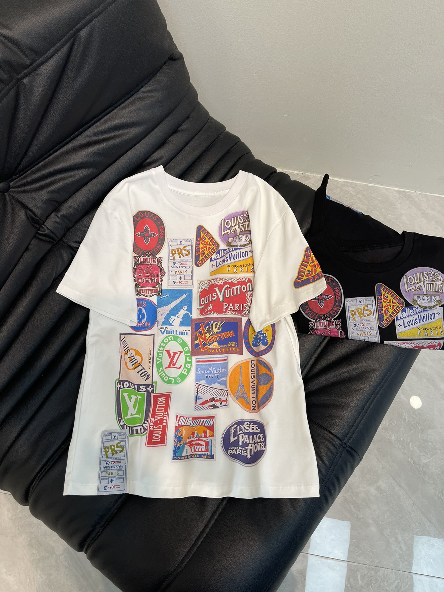 NO:331310,Louis Vuitto*25 Spring and Summer New Series Full-body Printed Short-Sleeve T-shirt, imported pure cotton fabric, classic style versatile and not picky, and the upper body is very beautiful!  SML, louis vuitton,T-shirt,tees,t-shirt,alexander wang19860909Louis Vuitto*25春夏新款系列款全身印花短袖T恤,进口纯棉面料,经典版型百搭不挑人,上身非常漂亮！SML,,louis vuitton,T-shirt,tees，t-shirt,alexander wang,Women's clothing