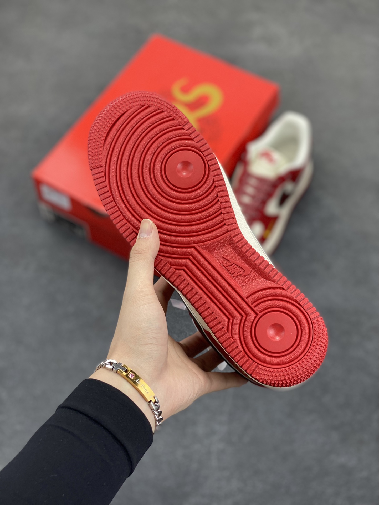 图片[5]-Nike Air Force 1 Low 07 白红金小钩满天星 喜庆 福 囍 印字 低帮休闲运动板鞋 原楦头原纸板 打造纯正低帮空军版型 专注外贸渠道 全掌内置蜂窝气垫 原盒配件 原厂中底钢印、拉帮完美 货号：QY6818-602 尺码：36 36.5 37.5 38 38.5 39 40 40.5 41 42 42.5 43 44 44.5 45-选品中心