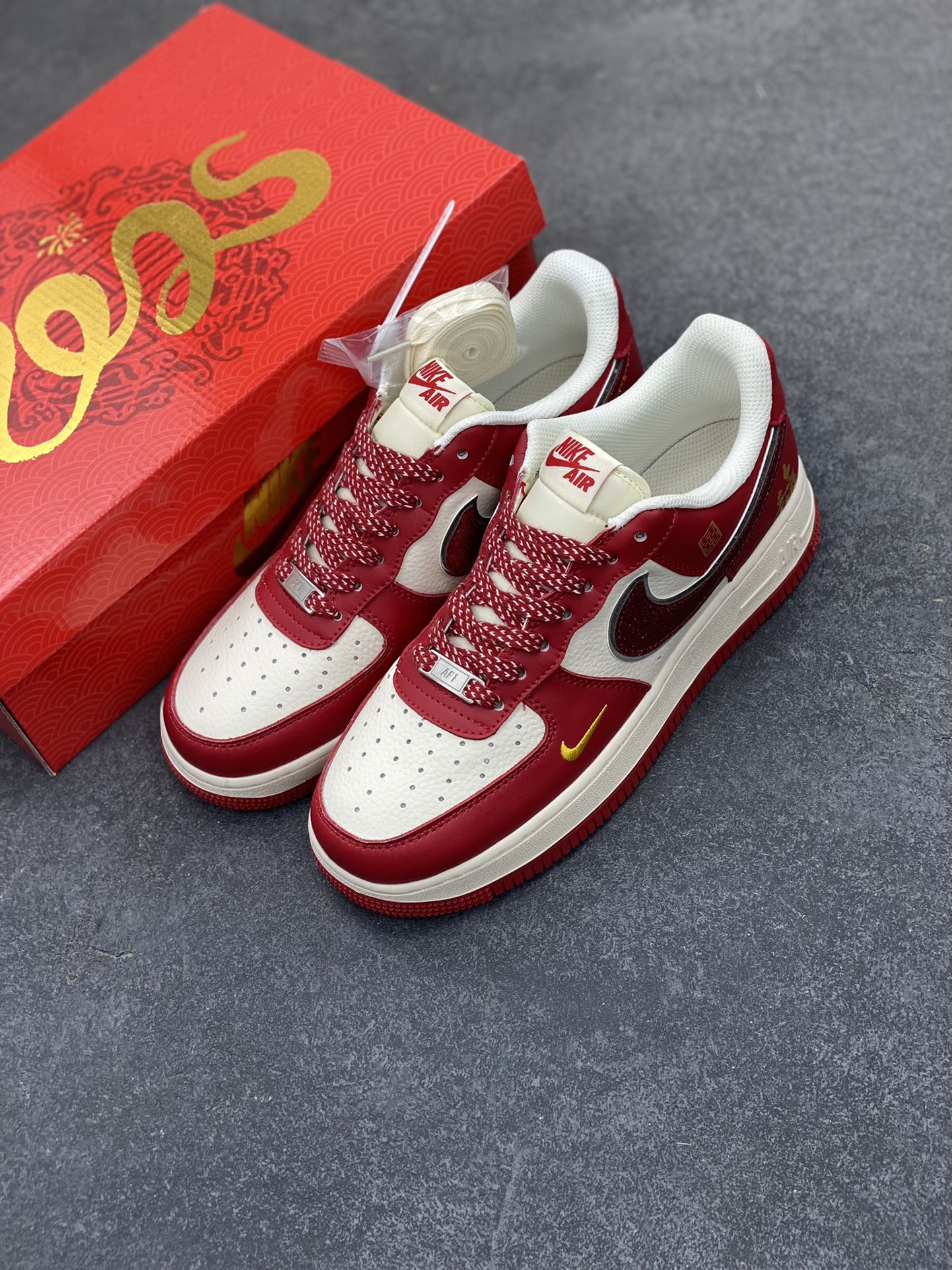 图片[8]-Nike Air Force 1 Low 07 白红金小钩满天星 喜庆 福 囍 印字 低帮休闲运动板鞋 原楦头原纸板 打造纯正低帮空军版型 专注外贸渠道 全掌内置蜂窝气垫 原盒配件 原厂中底钢印、拉帮完美 货号：QY6818-602 尺码：36 36.5 37.5 38 38.5 39 40 40.5 41 42 42.5 43 44 44.5 45-选品中心