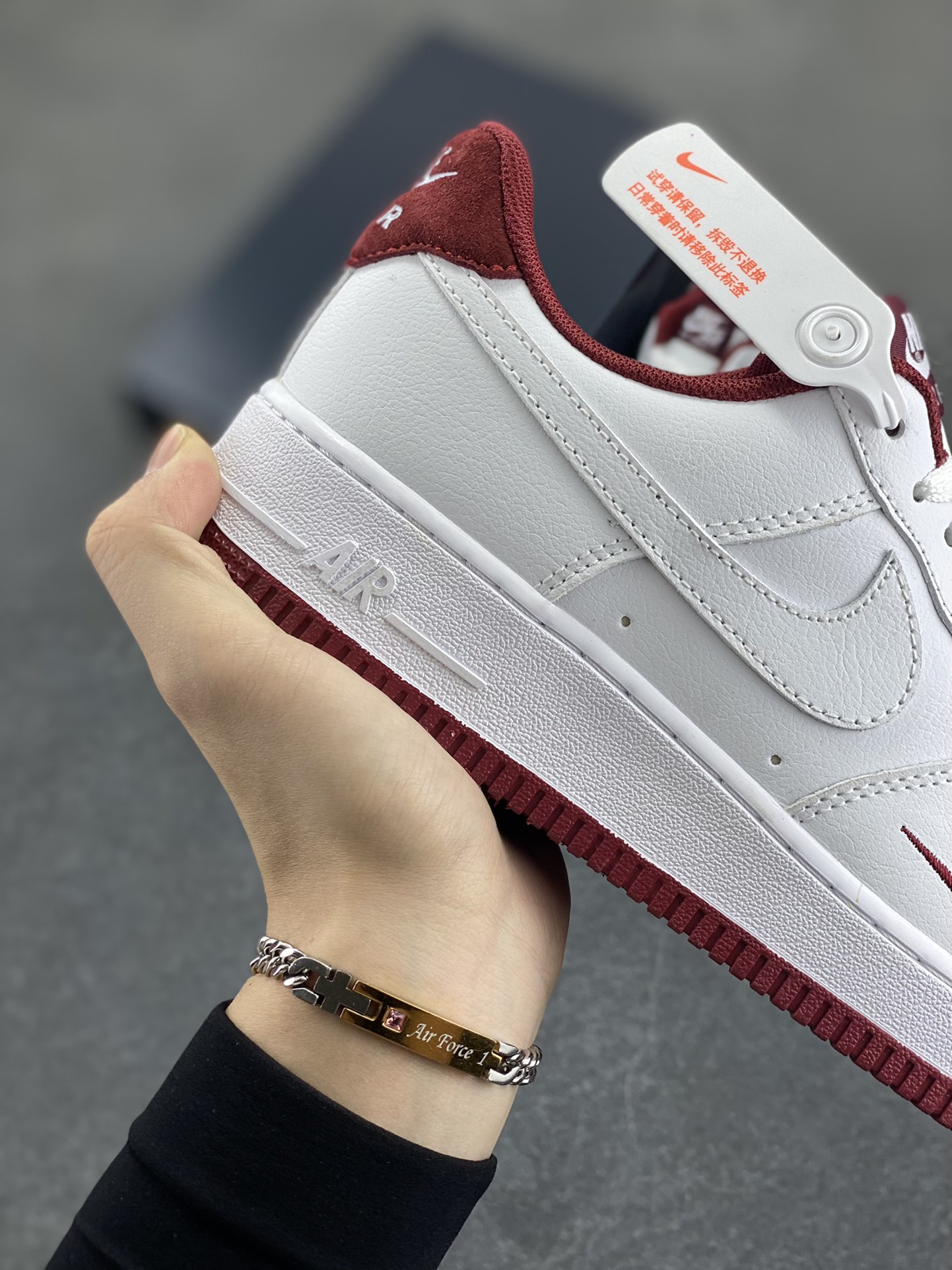 图片[6]-福利特价 Air Force 1\’ 07 酒红小勾 原楦头原纸板 打造纯正空军版型 专注外贸渠道 全掌内置蜂窝气垫 #原盒配件 原厂中底钢印、拉帮完美 货号：HM9483-001 尺码：36 36.5 37.5 38 38.5 39 40 40.5 41 42 42.5 43 44 44.5 45-选品中心