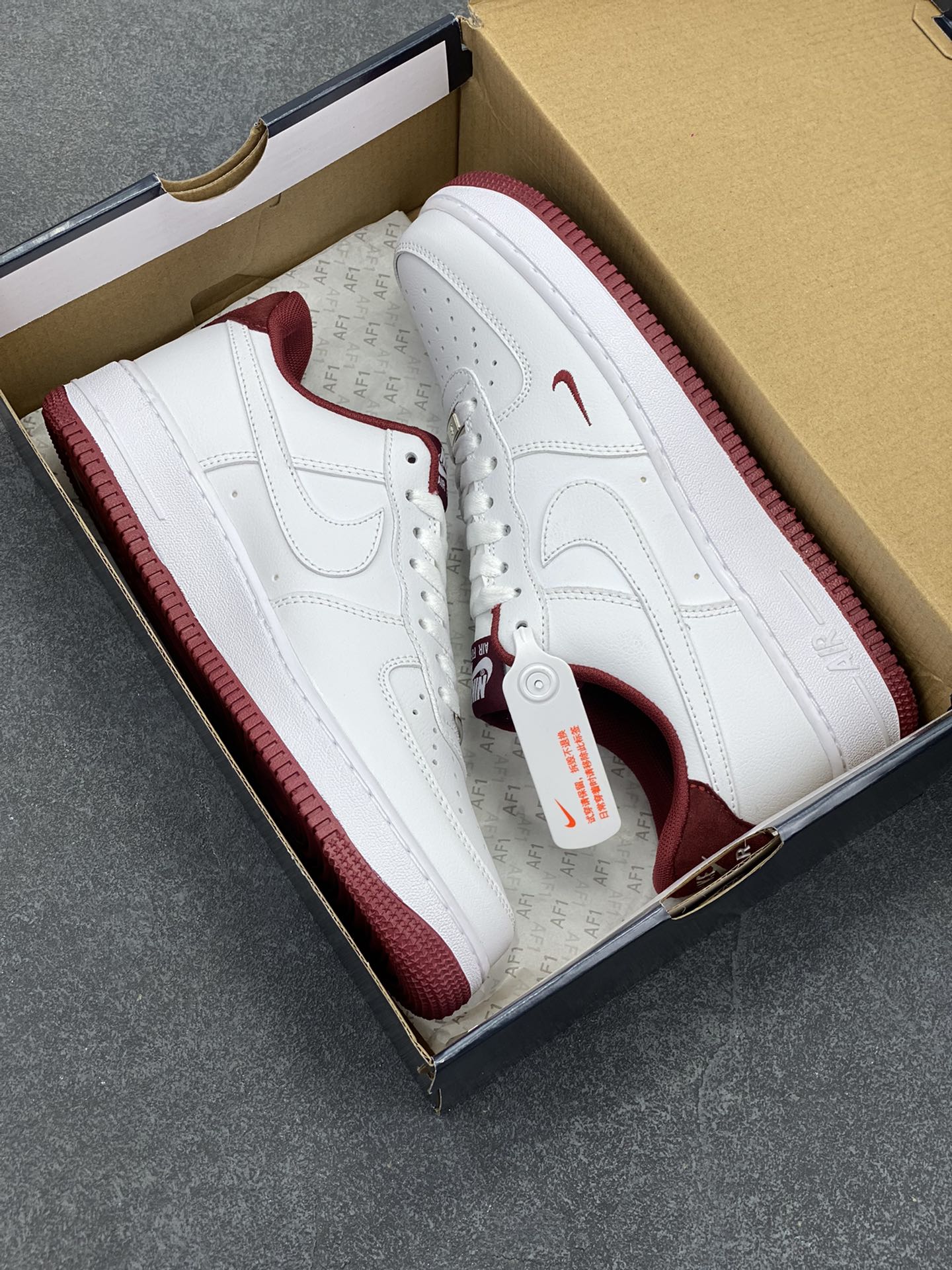 图片[9]-福利特价 Air Force 1\’ 07 酒红小勾 原楦头原纸板 打造纯正空军版型 专注外贸渠道 全掌内置蜂窝气垫 #原盒配件 原厂中底钢印、拉帮完美 货号：HM9483-001 尺码：36 36.5 37.5 38 38.5 39 40 40.5 41 42 42.5 43 44 44.5 45-选品中心