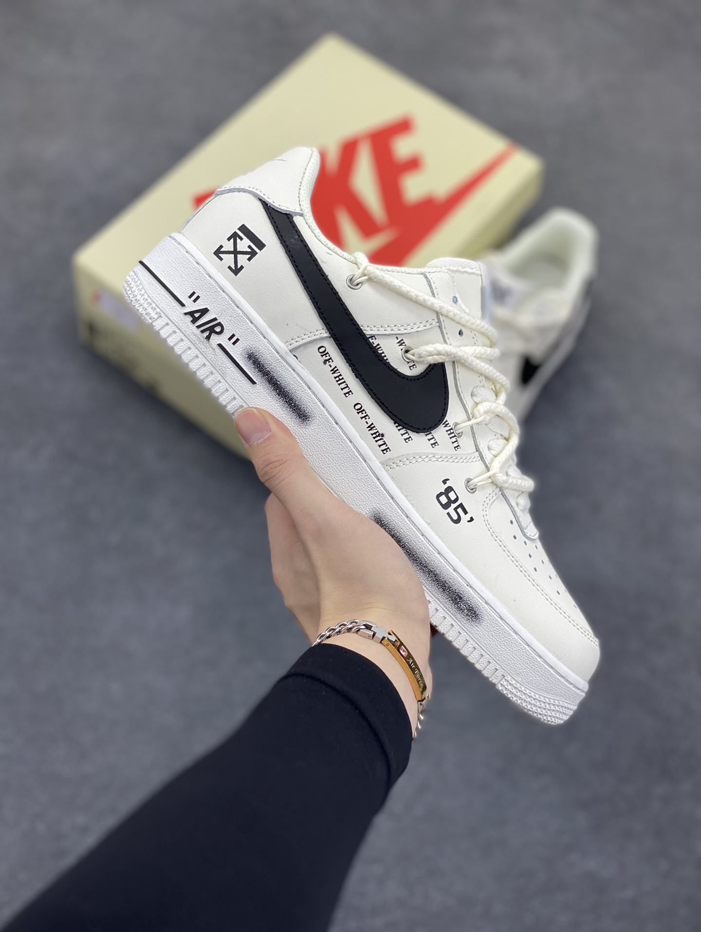 Nike Air Force 1 Low 07 x OFF-WHITE 白黑 原楦头原纸板 打造纯正低帮空军版型 专注外贸渠道 全掌内置蜂窝气垫 原盒配件 原厂中底钢印、拉帮完美 货号:TX-589611 尺码:36 36.5 37.5 38 38.5 39 40 40.5 41 42 42.5 43 44 44.5 45-选品中心
