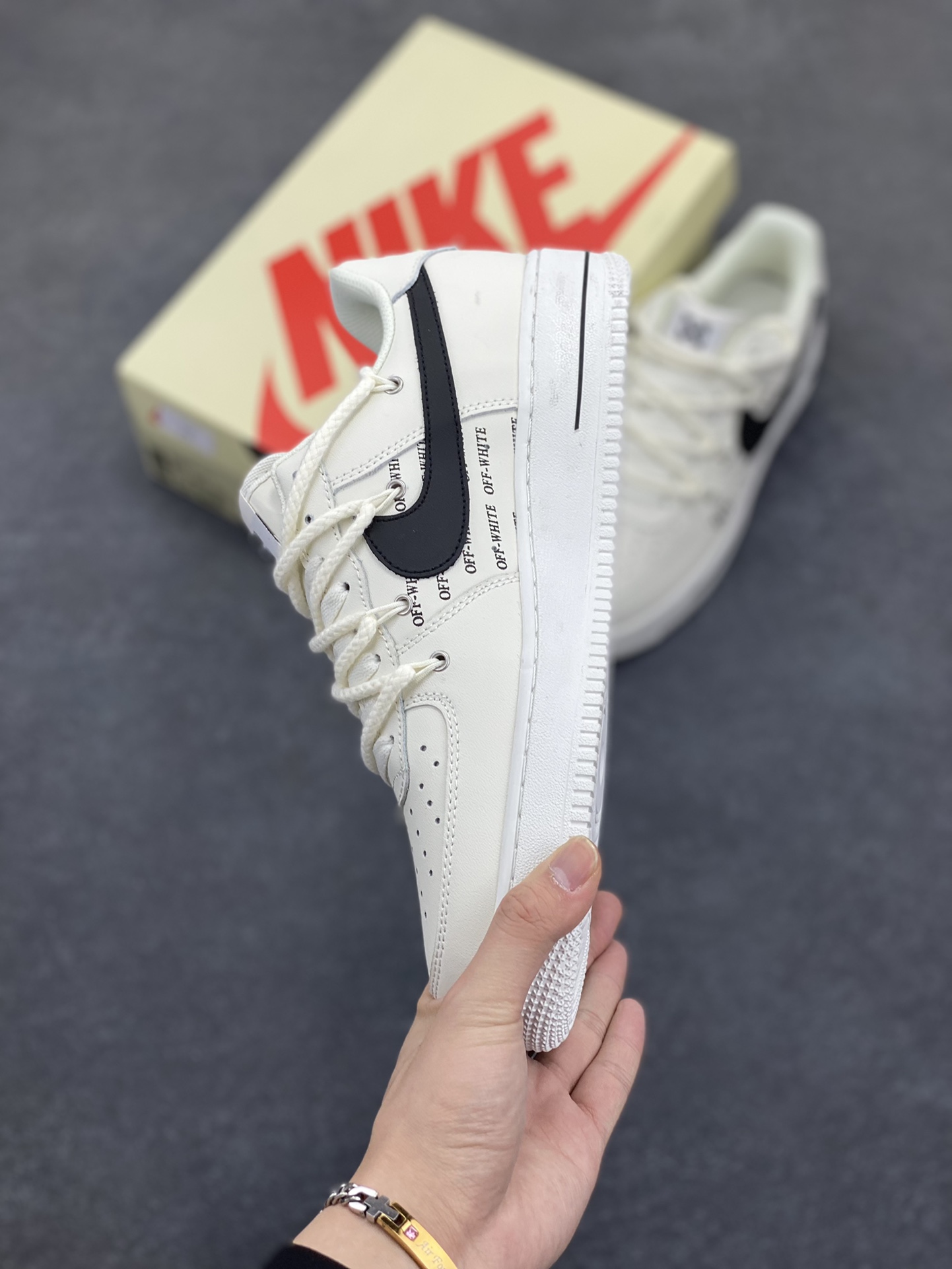 图片[3]-Nike Air Force 1 Low 07 x OFF-WHITE 白黑 原楦头原纸板 打造纯正低帮空军版型 专注外贸渠道 全掌内置蜂窝气垫 原盒配件 原厂中底钢印、拉帮完美 货号：TX-589611 尺码：36 36.5 37.5 38 38.5 39 40 40.5 41 42 42.5 43 44 44.5 45-选品中心