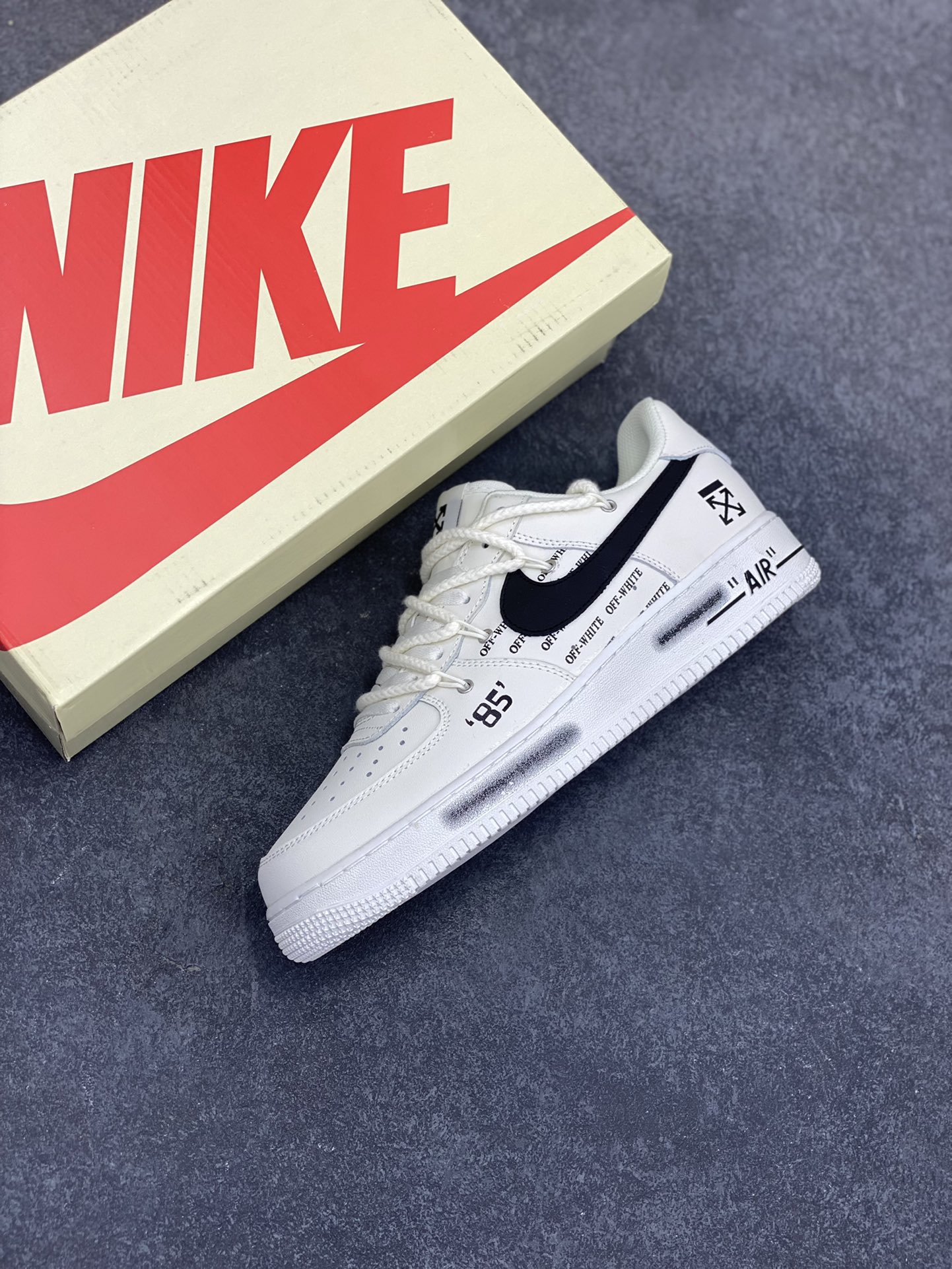 图片[7]-Nike Air Force 1 Low 07 x OFF-WHITE 白黑 原楦头原纸板 打造纯正低帮空军版型 专注外贸渠道 全掌内置蜂窝气垫 原盒配件 原厂中底钢印、拉帮完美 货号：TX-589611 尺码：36 36.5 37.5 38 38.5 39 40 40.5 41 42 42.5 43 44 44.5 45-选品中心