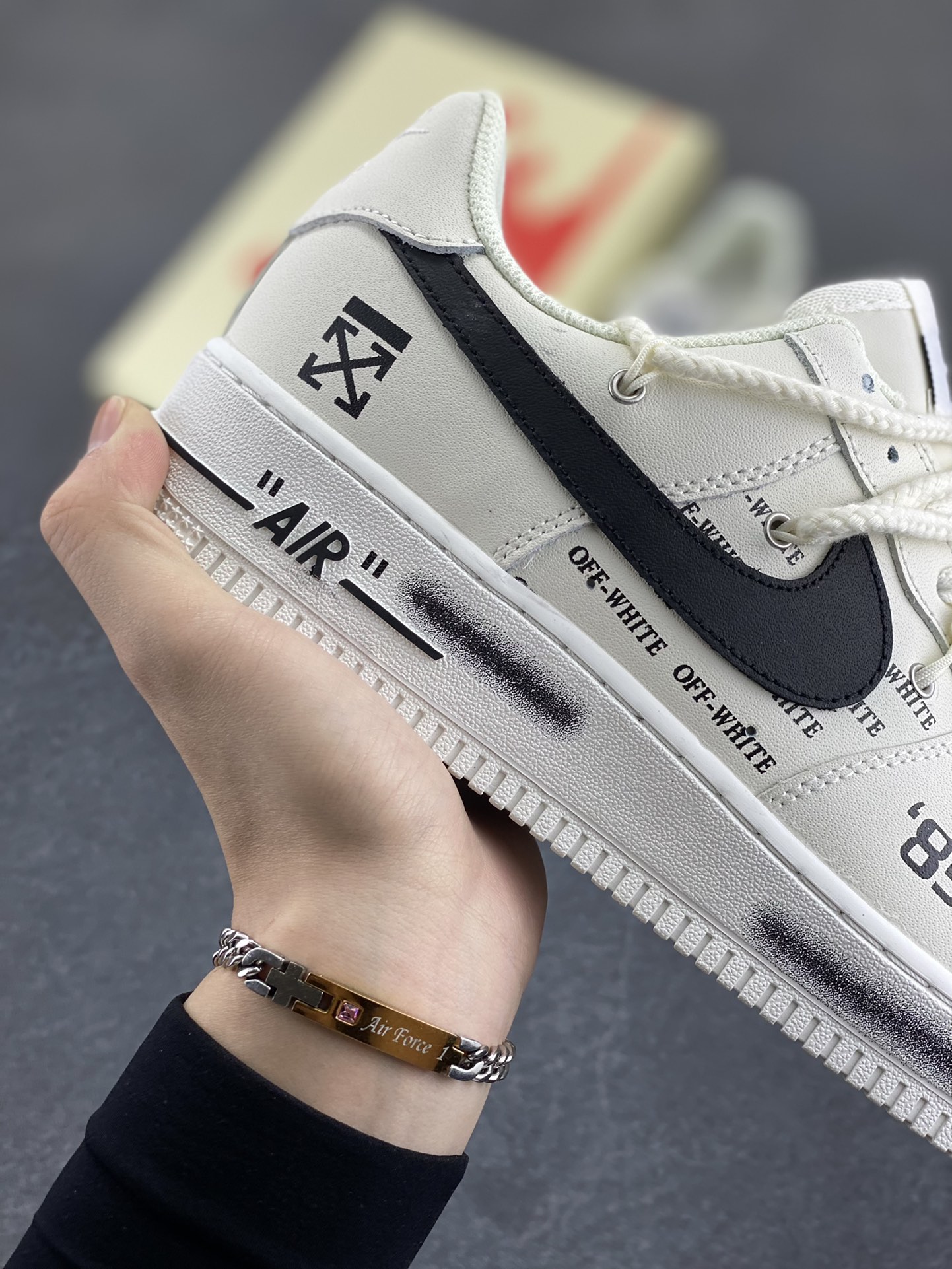 图片[6]-Nike Air Force 1 Low 07 x OFF-WHITE 白黑 原楦头原纸板 打造纯正低帮空军版型 专注外贸渠道 全掌内置蜂窝气垫 原盒配件 原厂中底钢印、拉帮完美 货号：TX-589611 尺码：36 36.5 37.5 38 38.5 39 40 40.5 41 42 42.5 43 44 44.5 45-选品中心