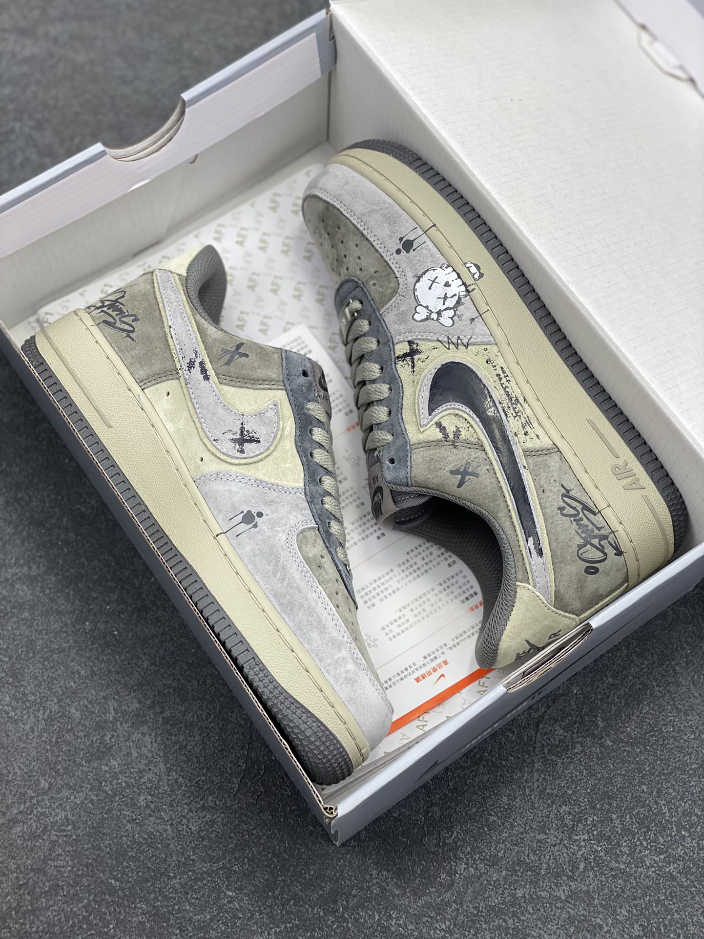 图片[9]-“暗黑骷髅”💀Nike Air Force 1 “Dark Skull”空军一号定制低帮板鞋 暗黑骷髅常出没于阴森墓地、废弃城堡和黑暗地下城。它们行动敏捷，速度远超常人想象，在黑暗中穿梭时，发出的“咔咔”声响，如同死亡的倒计时。它们毫无畏惧，被邪恶意志驱使，无情地向一切生者发起攻击 货号：YD2425-660 尺码：36 36.5 37.5 38 38.5 39 40 40.5 41 42 42.5 43 44 44.5 45-选品中心