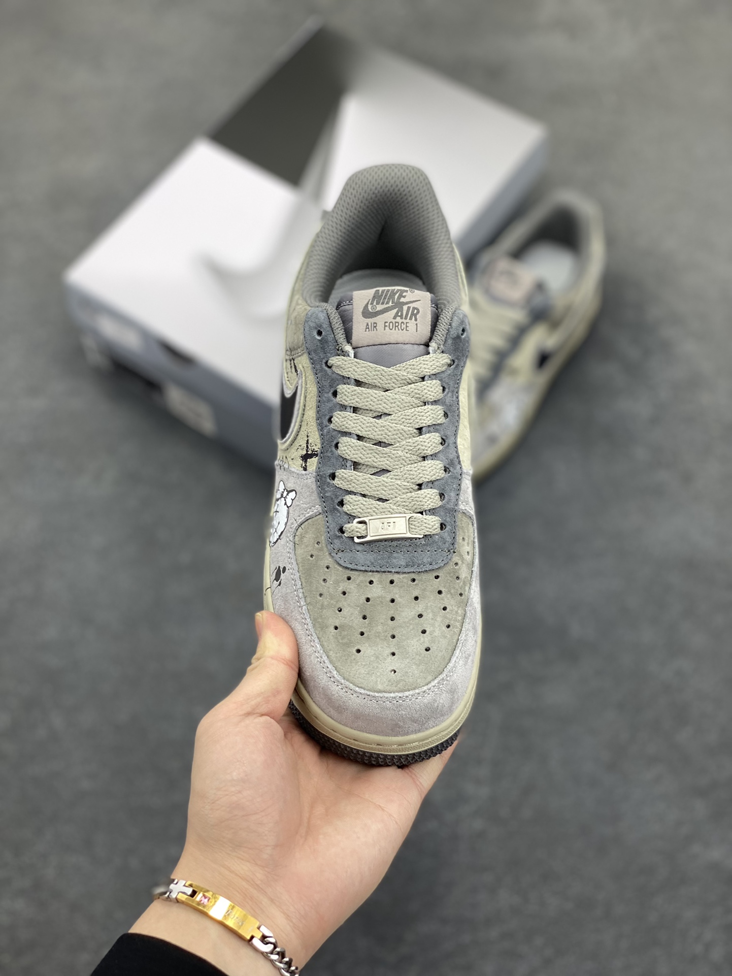 图片[2]-“暗黑骷髅”💀Nike Air Force 1 “Dark Skull”空军一号定制低帮板鞋 暗黑骷髅常出没于阴森墓地、废弃城堡和黑暗地下城。它们行动敏捷，速度远超常人想象，在黑暗中穿梭时，发出的“咔咔”声响，如同死亡的倒计时。它们毫无畏惧，被邪恶意志驱使，无情地向一切生者发起攻击 货号：YD2425-660 尺码：36 36.5 37.5 38 38.5 39 40 40.5 41 42 42.5 43 44 44.5 45-选品中心